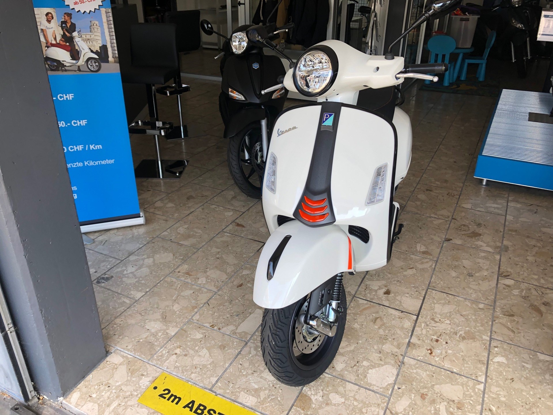 PIAGGIO Vespa GTS 300 Super Sport ABS-image-1