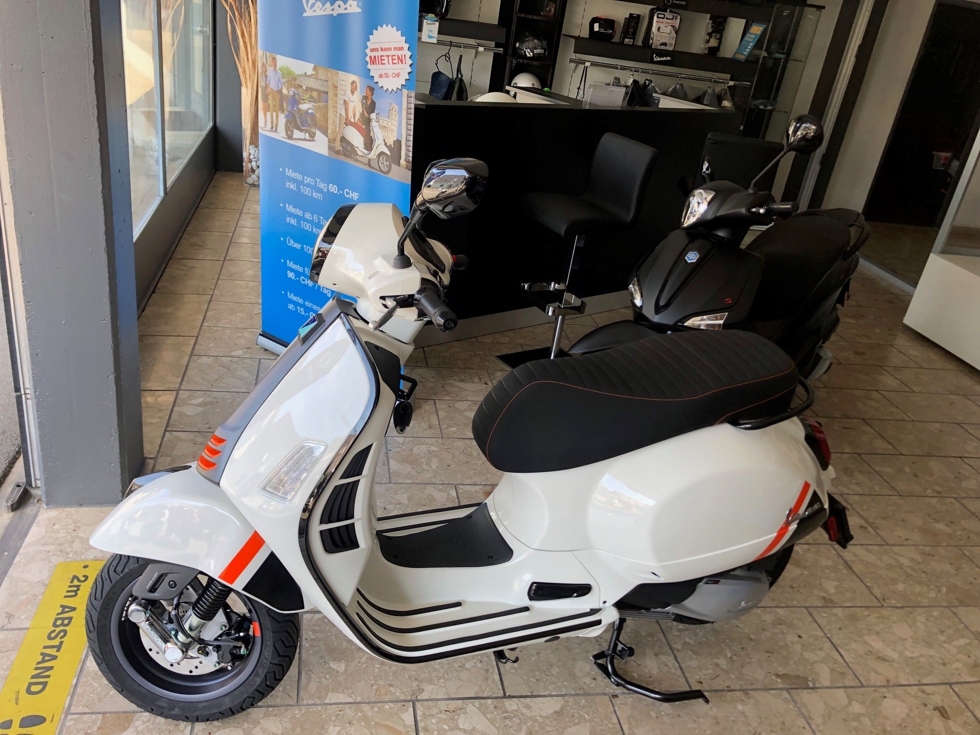 PIAGGIO Vespa GTS 300 Super Sport ABS-image-2