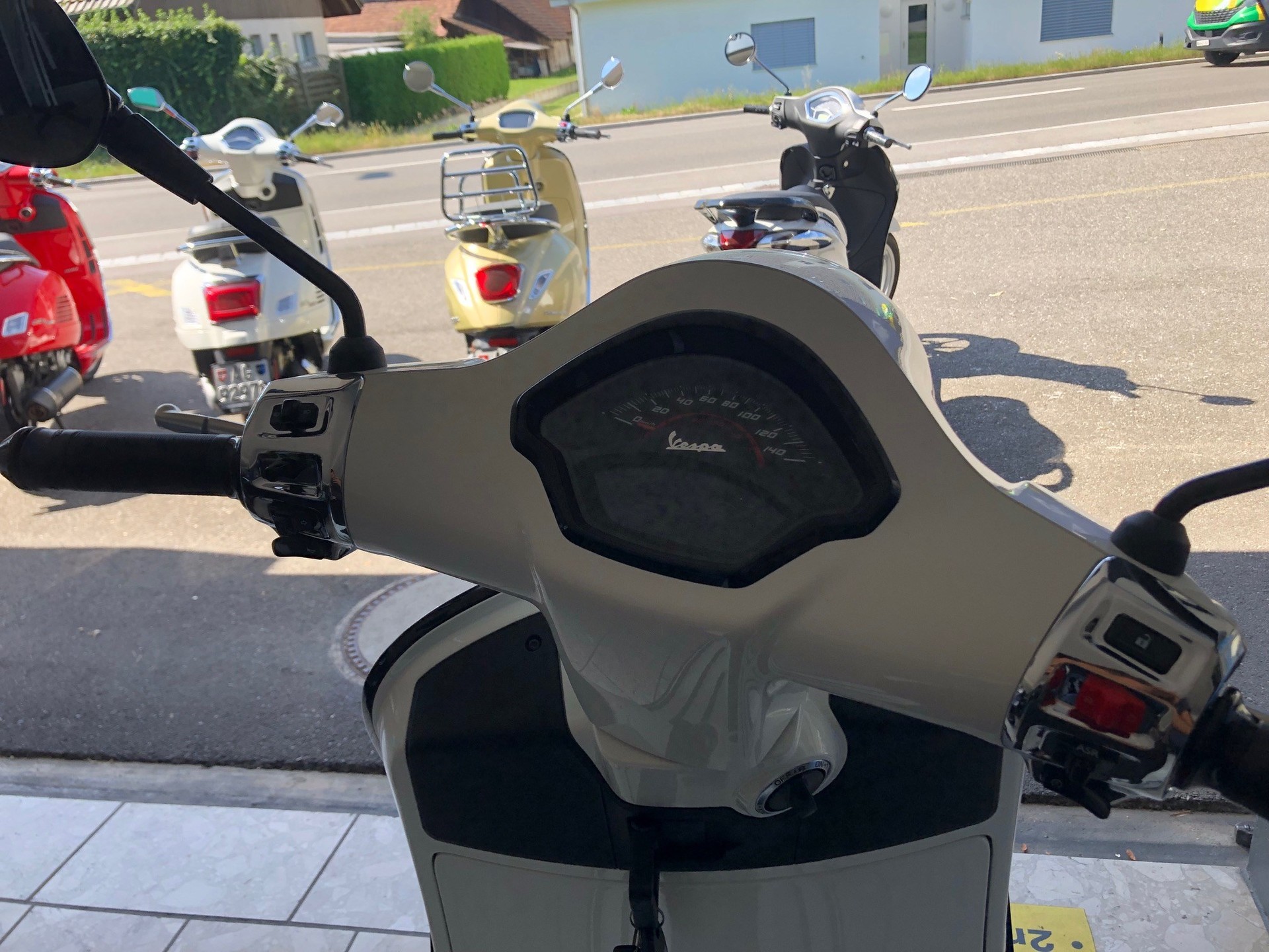 PIAGGIO Vespa GTS 300 Super Sport ABS-image-6