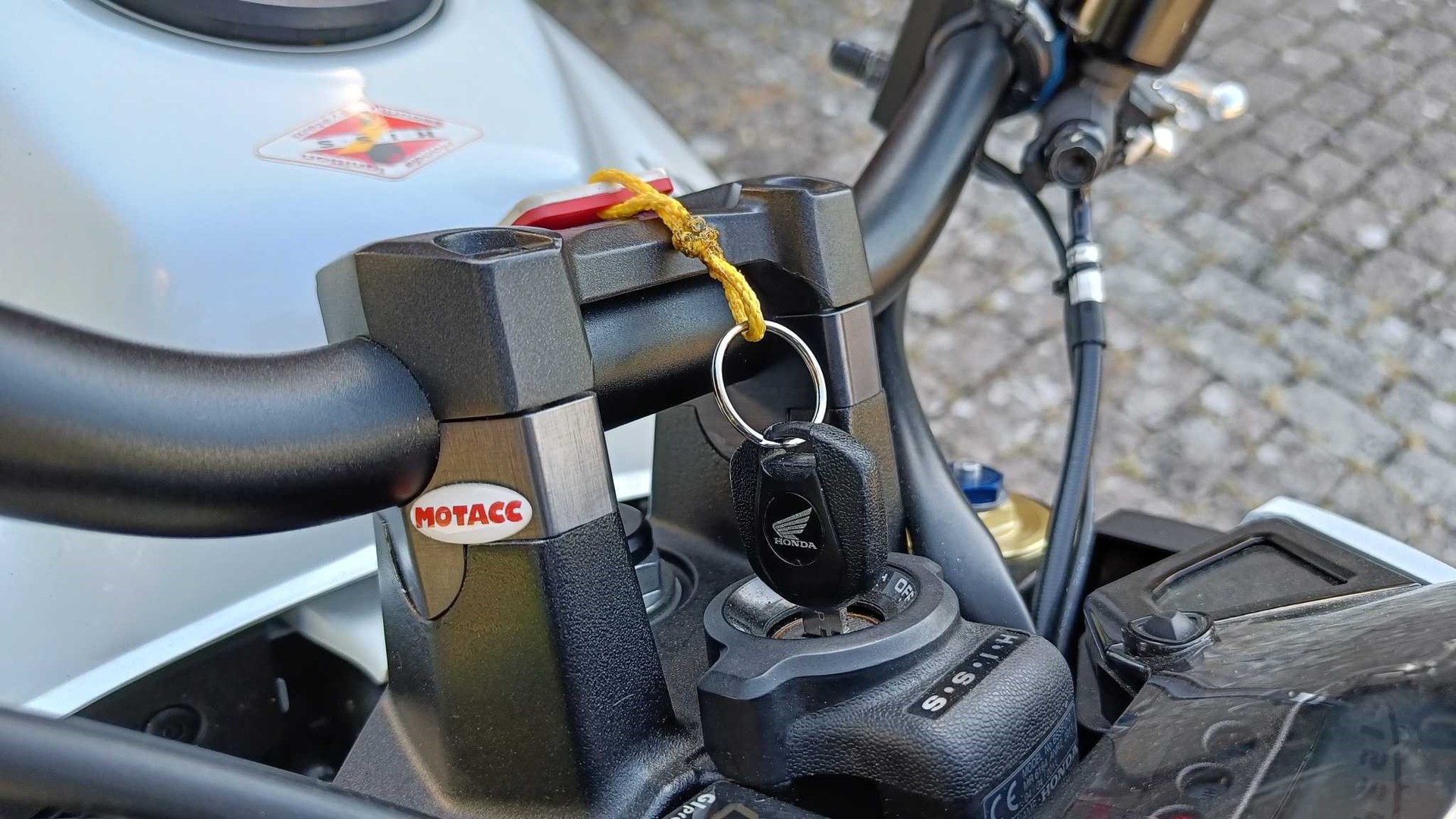 HONDA CB 1000 R ABS-image-3