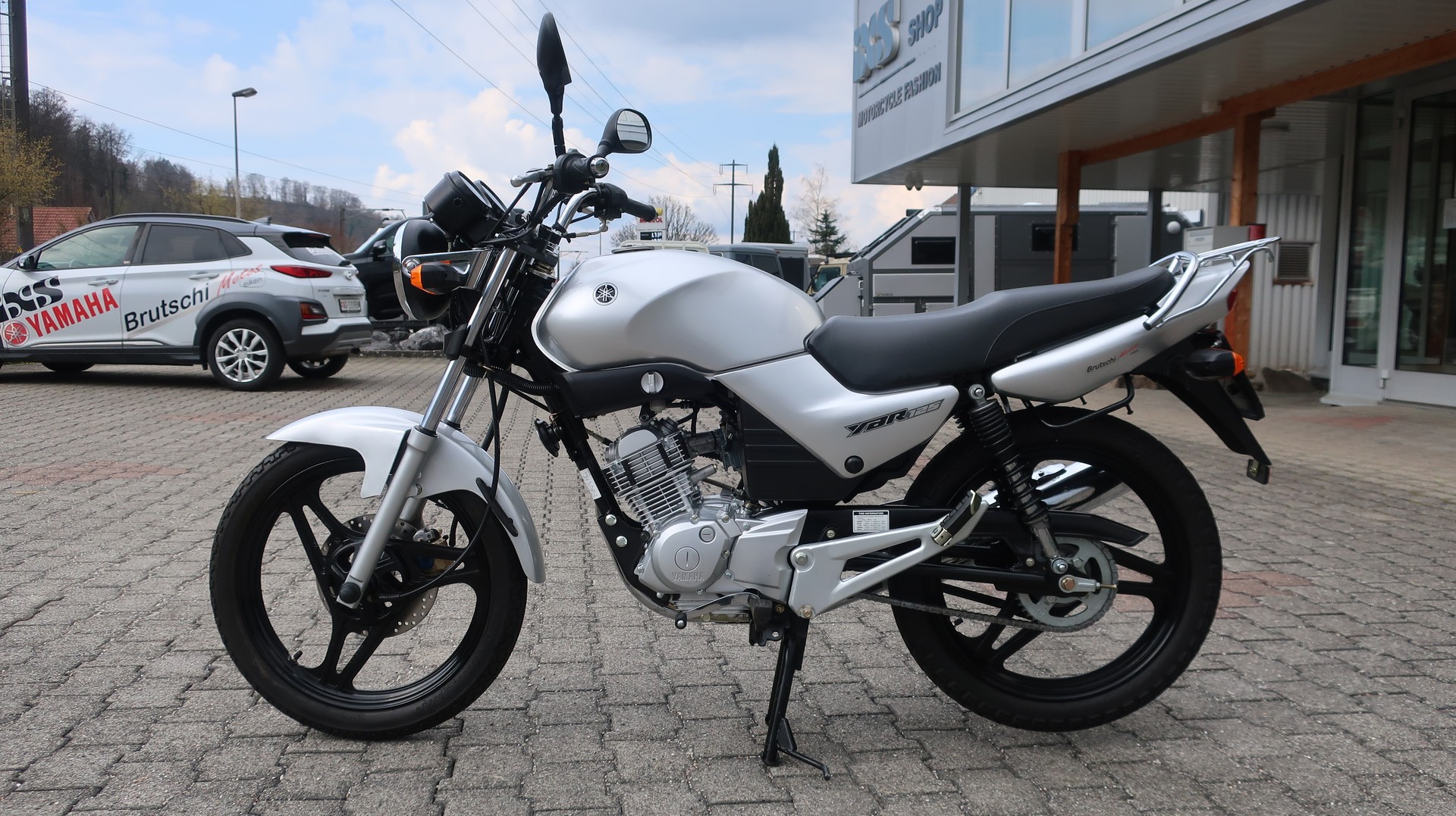 YAMAHA YBR 125-showroom-element-1