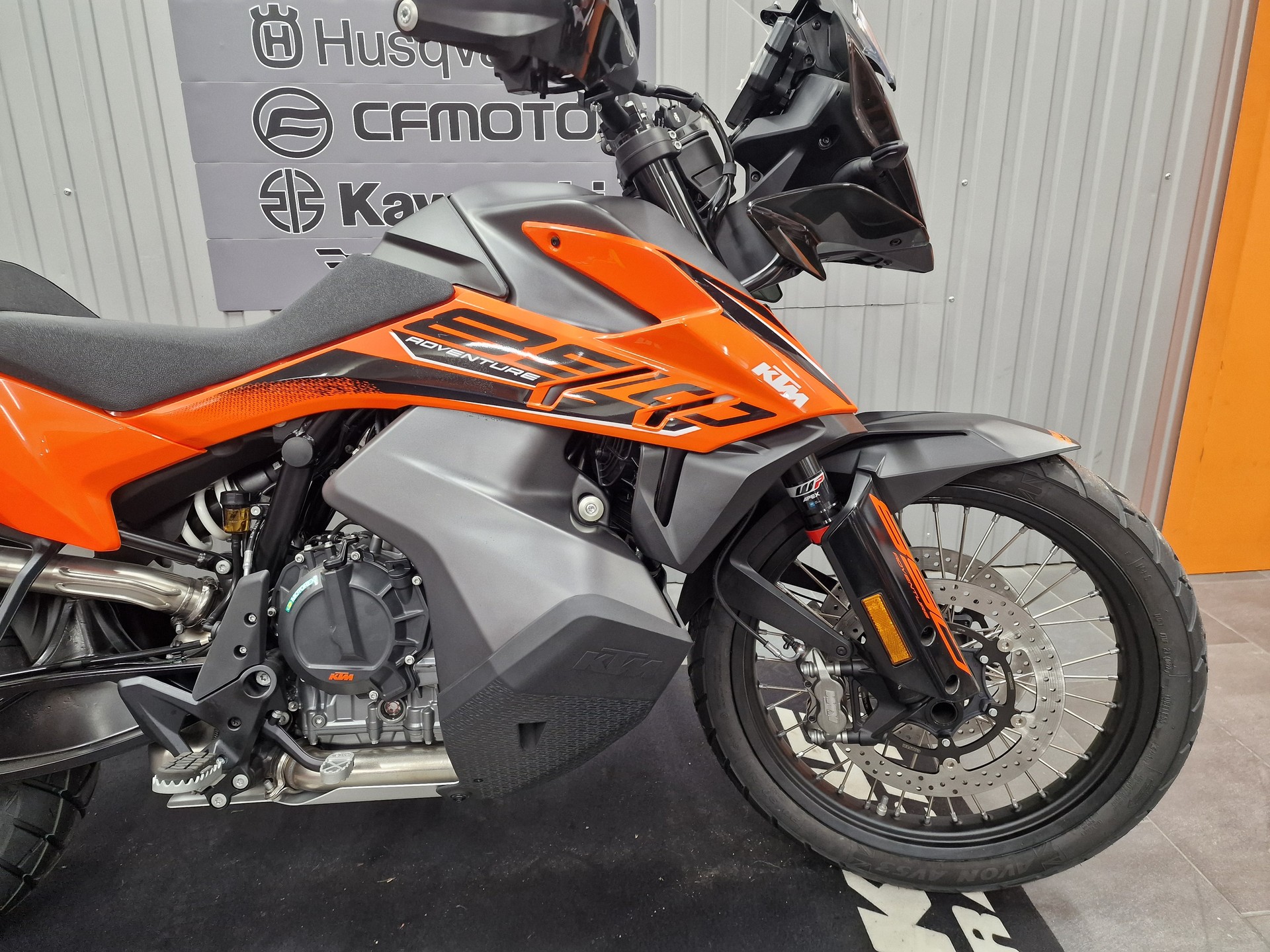 KTM 890 Adventure-showroom-element-3