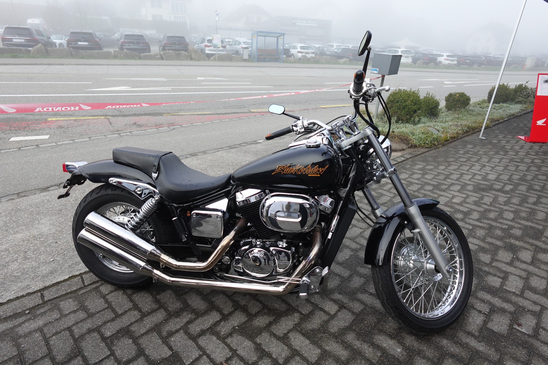 HONDA VT 750 DC Black Widow