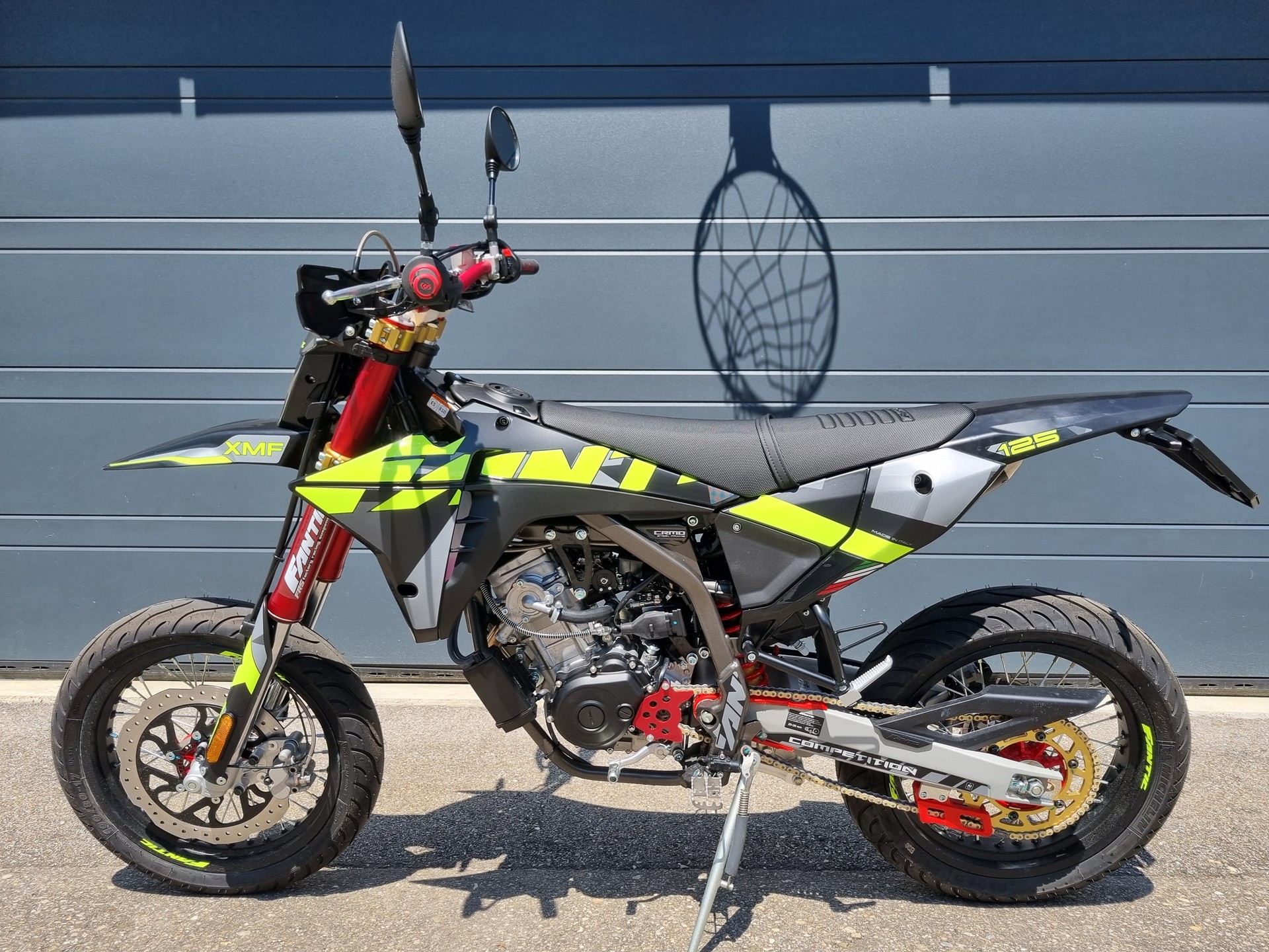 FANTIC XMF 125 Motard-showroom-element-1