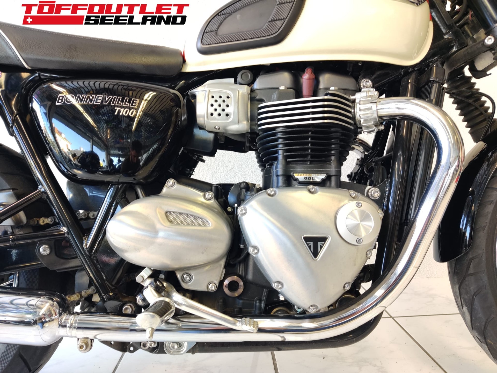 TRIUMPH Bonneville 900 T 100 ABS-showroom-element-1