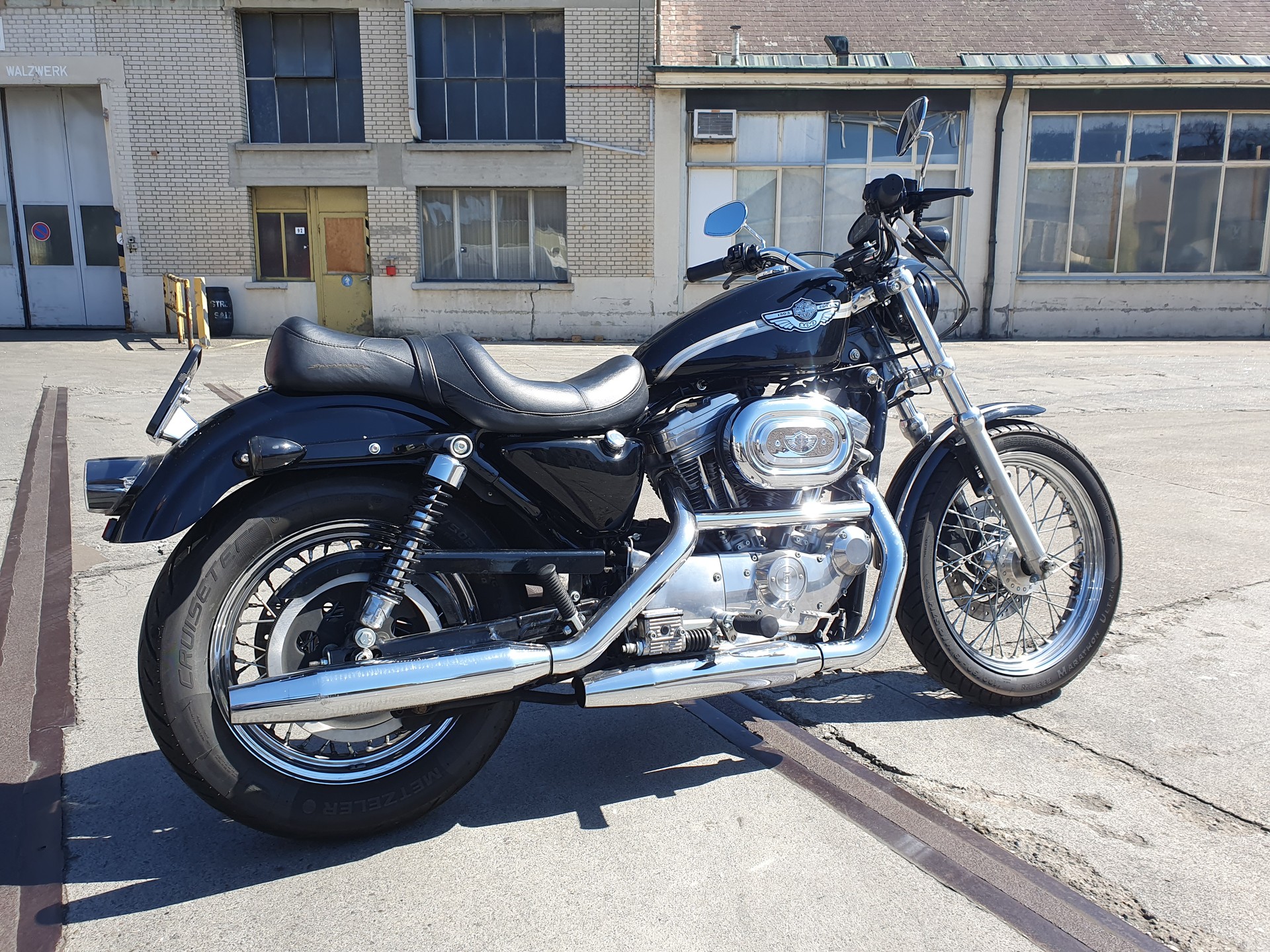 HARLEY-DAVIDSON XL 883 Hugger