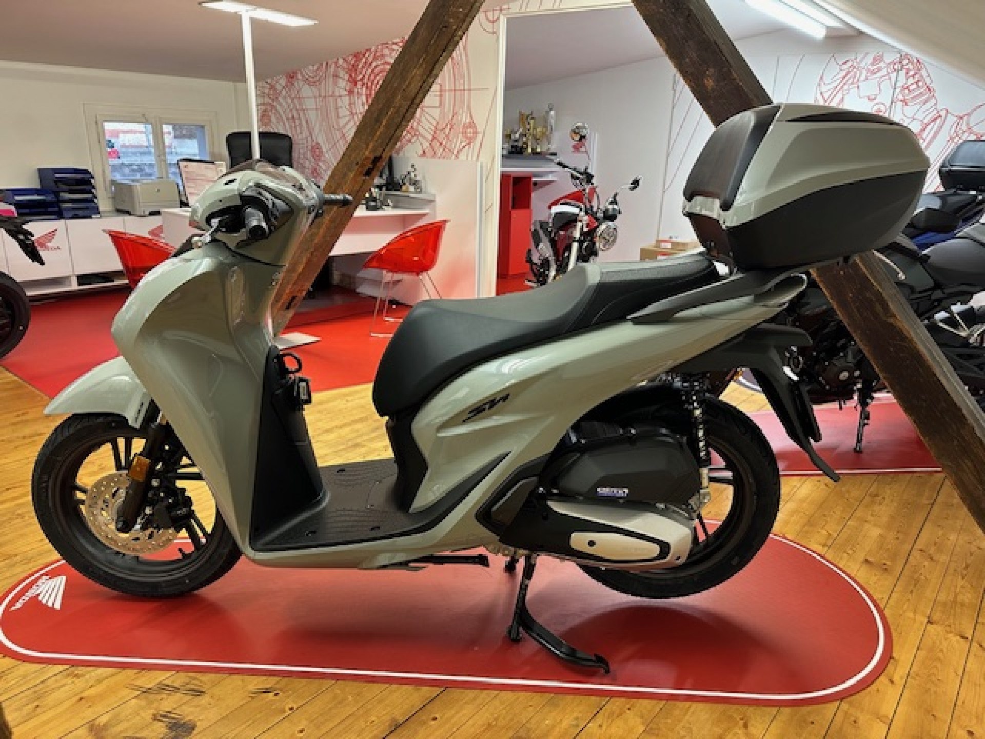 HONDA SH 125 Inklusive Smart Top Box/ Frühlings Aktion-image-2
