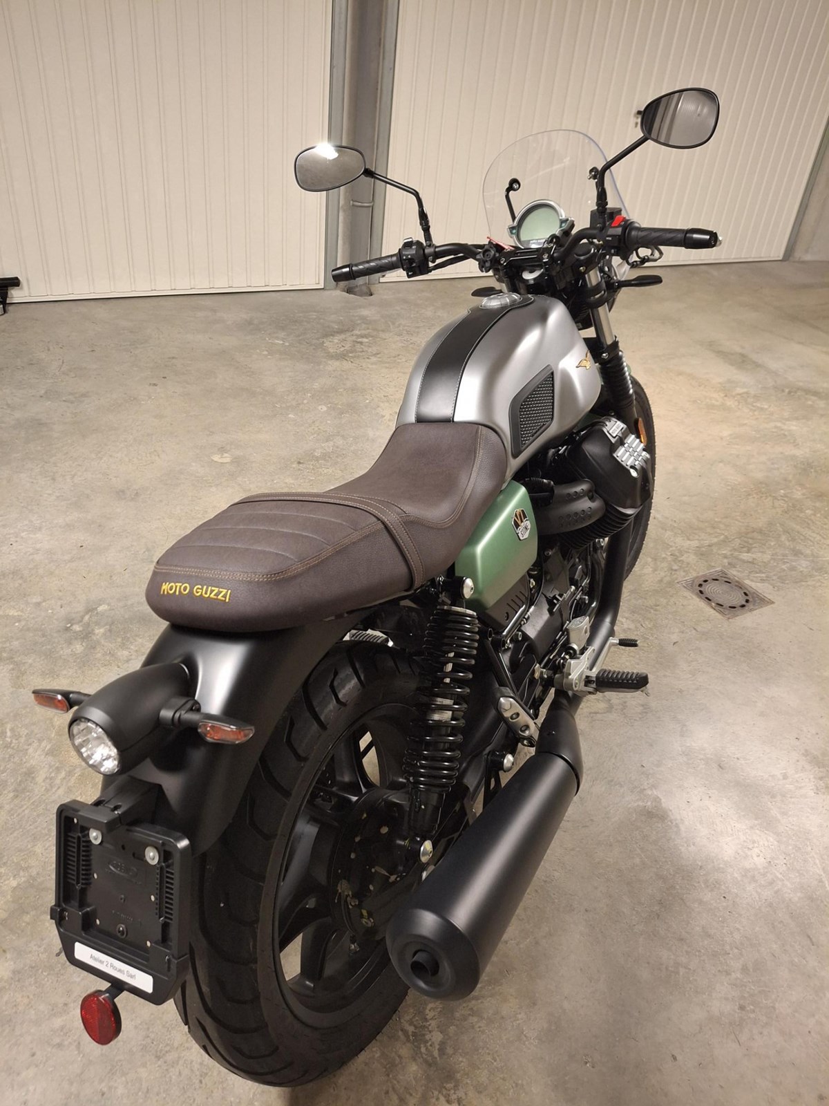 MOTO GUZZI V7 850 Stone Centenario-showroom-element-3