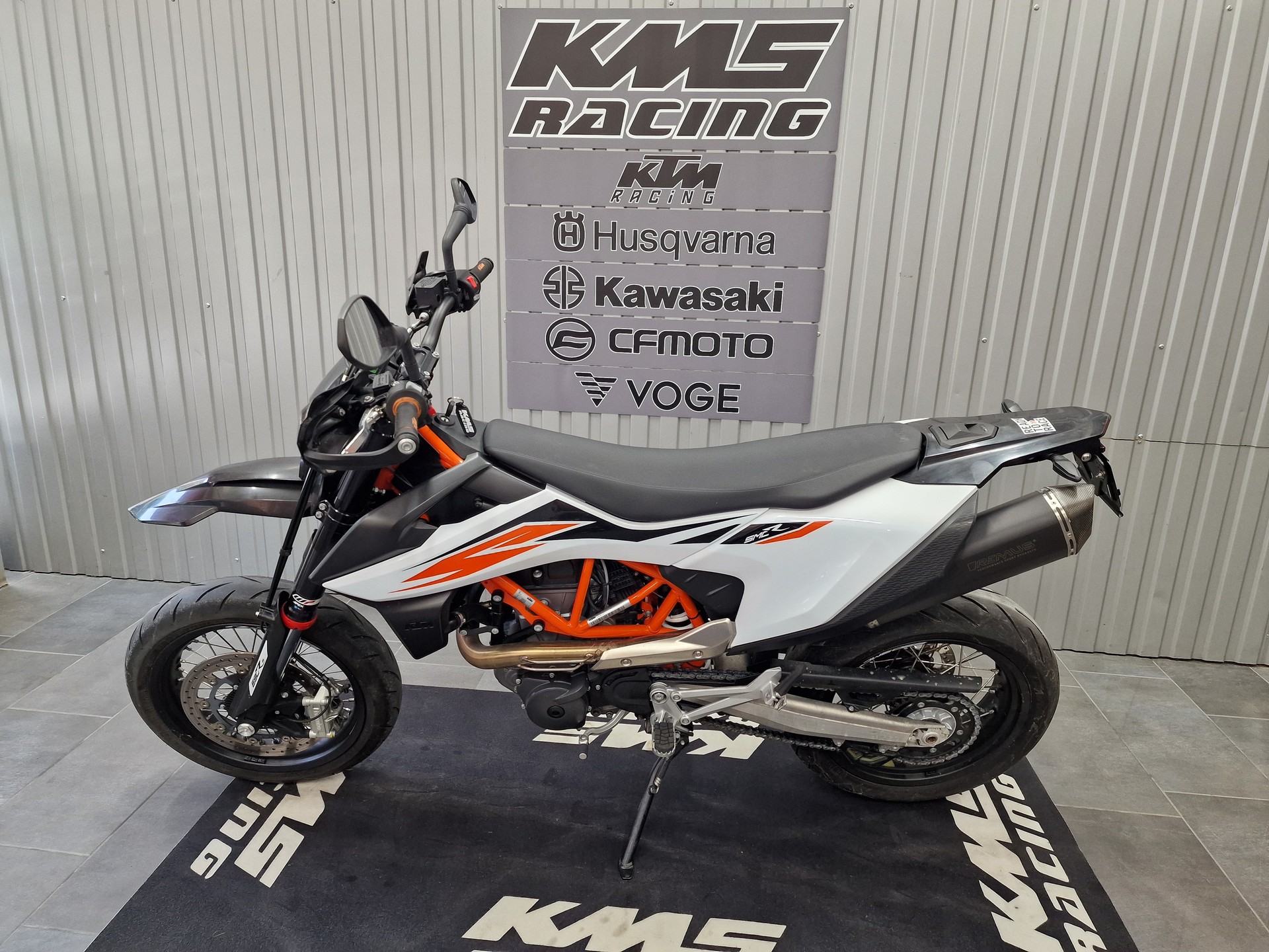 KTM 690 SMC R ABS (35 kW)-showroom-element-1