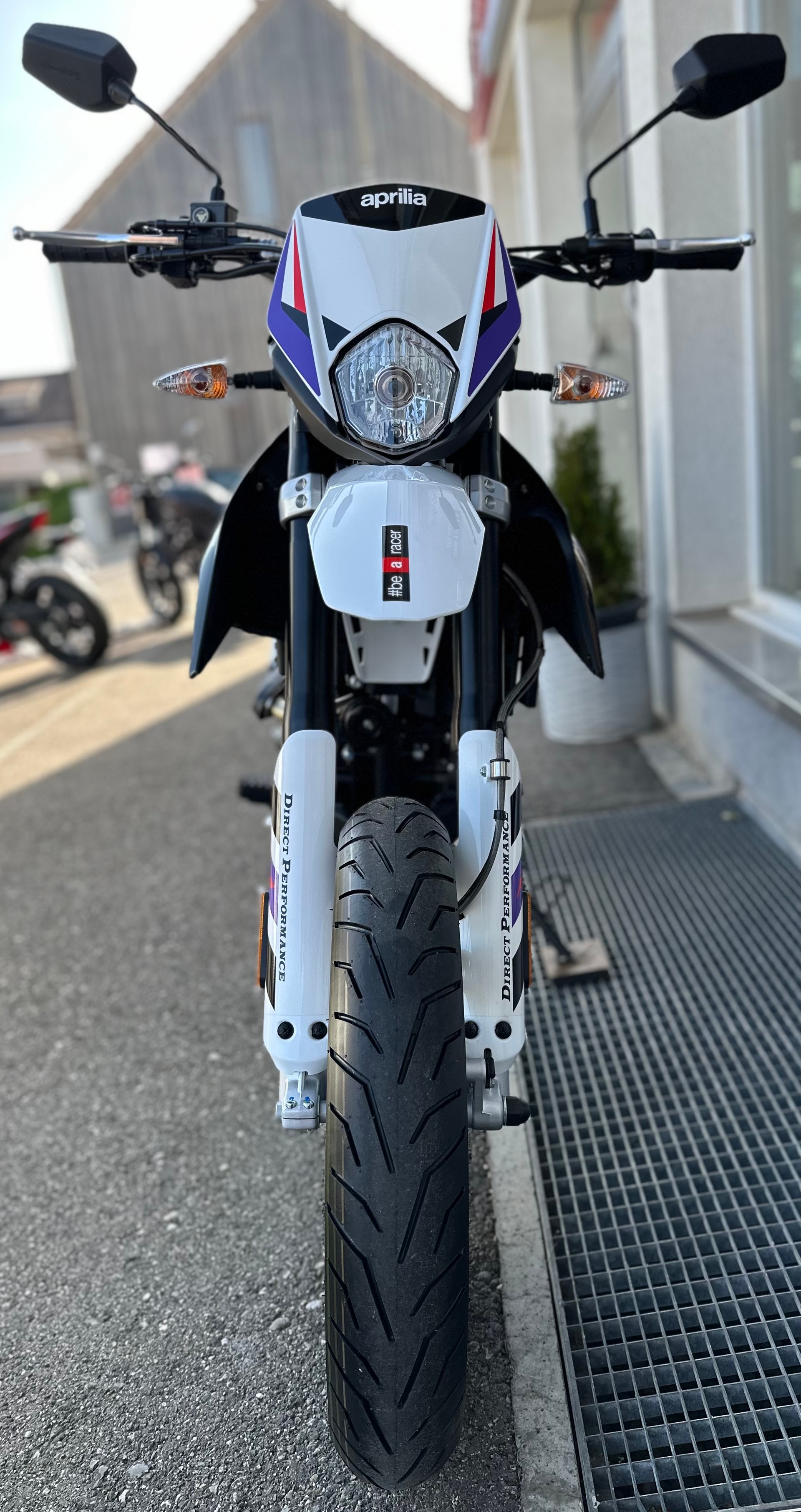 APRILIA SX 125-showroom-element-1