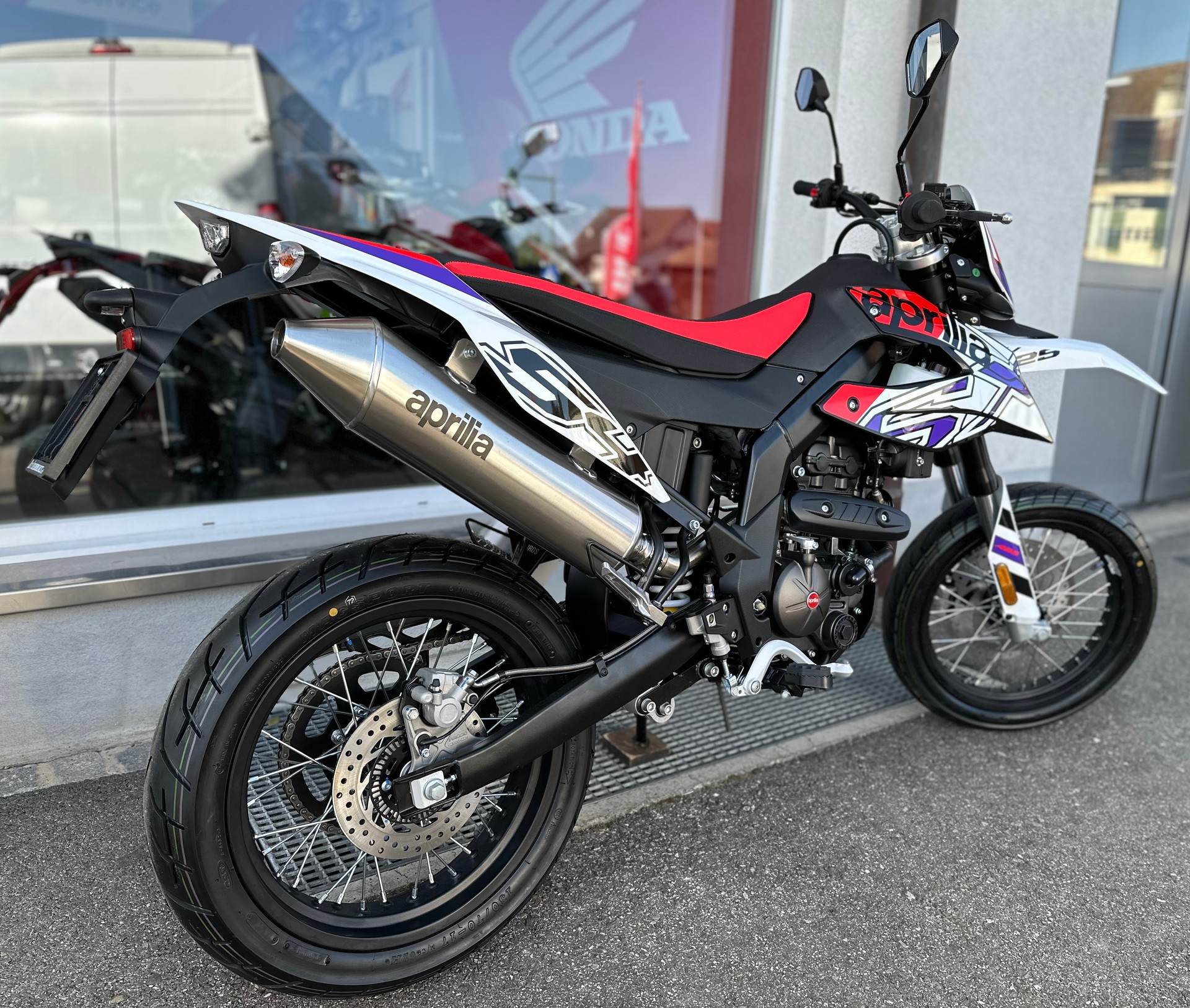 APRILIA SX 125-showroom-element-2