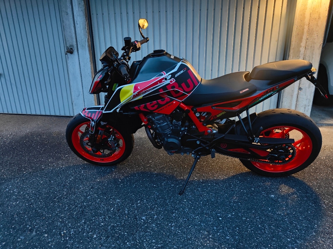 KTM 890 Duke R