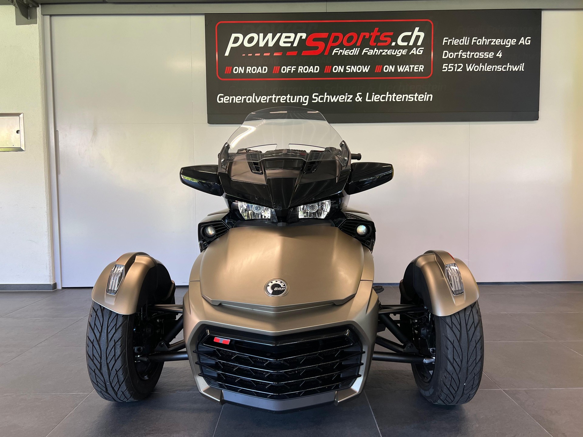 CAN-AM Spyder F3-T SE6-showroom-element-2