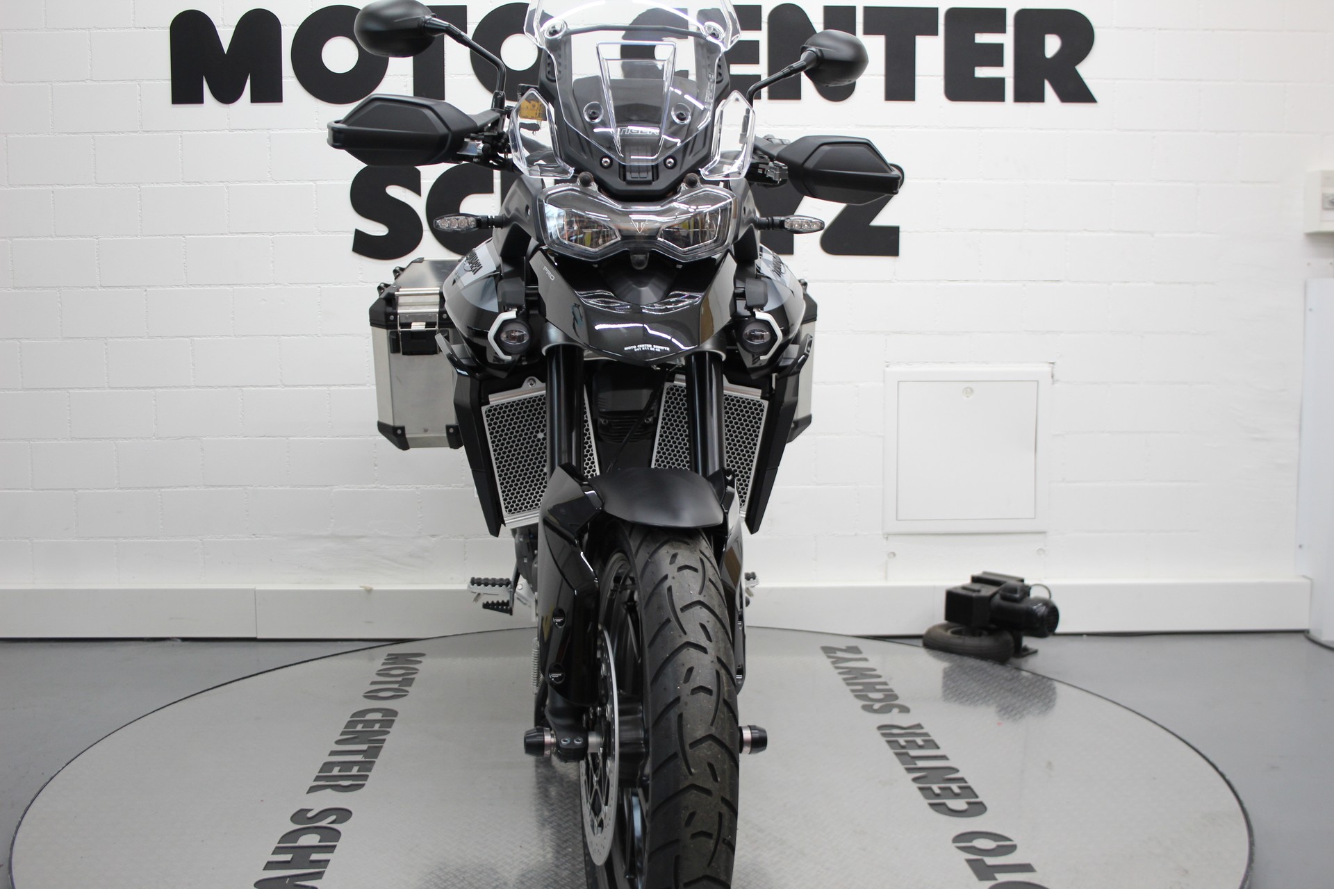 TRIUMPH Tiger 900 GT Pro-showroom-element-2