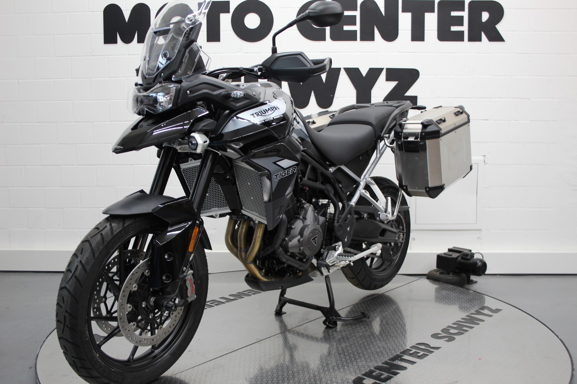 TRIUMPH Tiger 900 GT Pro-showroom-element-3