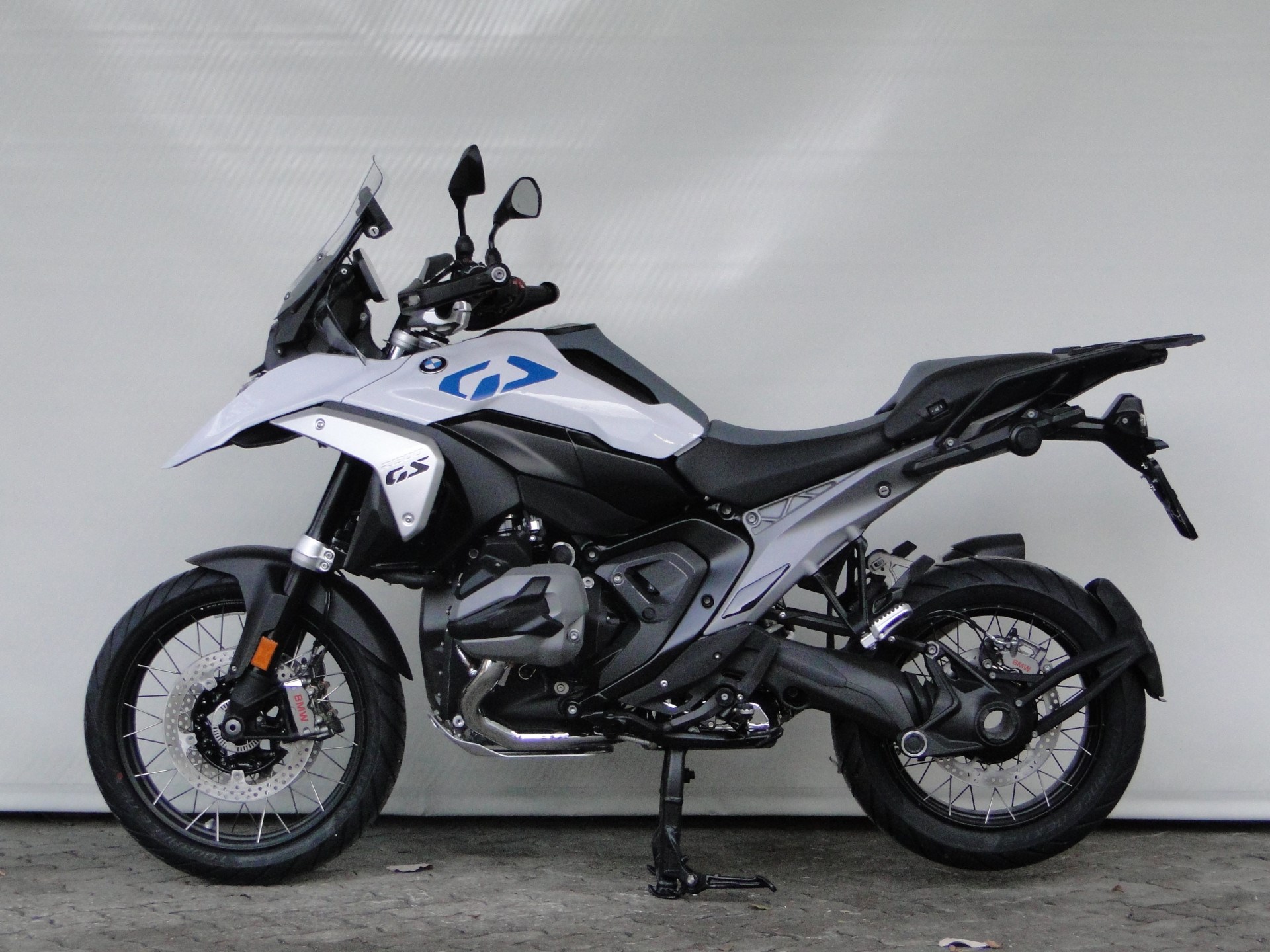 BMW R 1300 GS ASA mit Kreuzspeichenfelgen