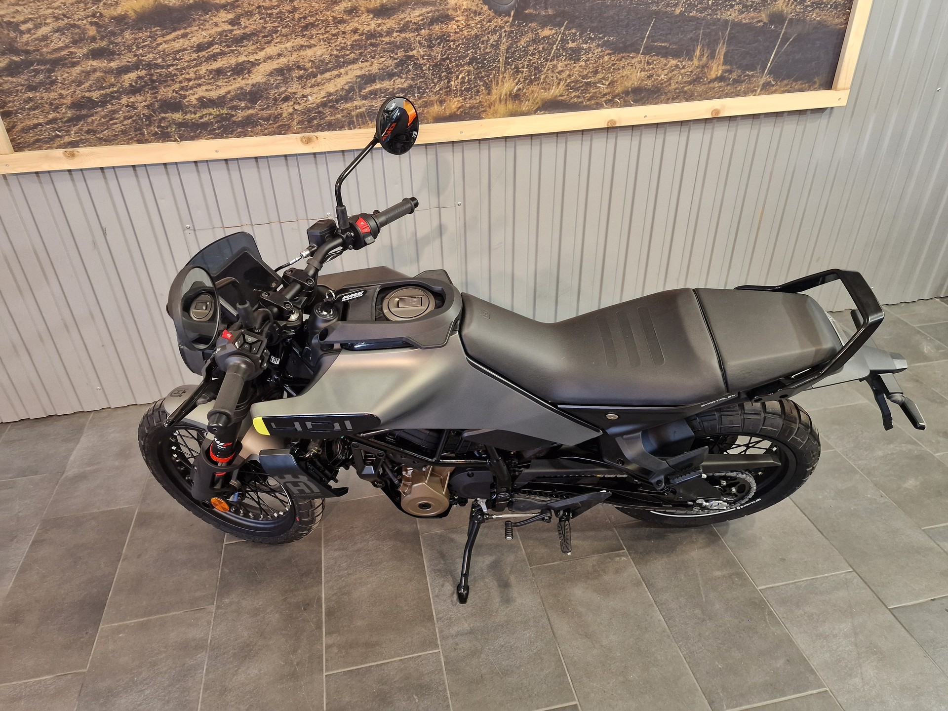 HUSQVARNA Svartpilen 401-showroom-element-1