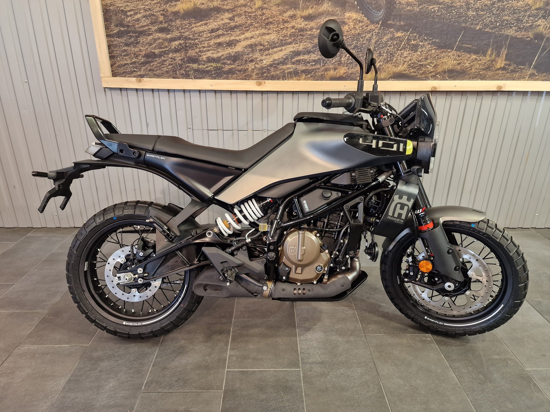 HUSQVARNA Svartpilen 401