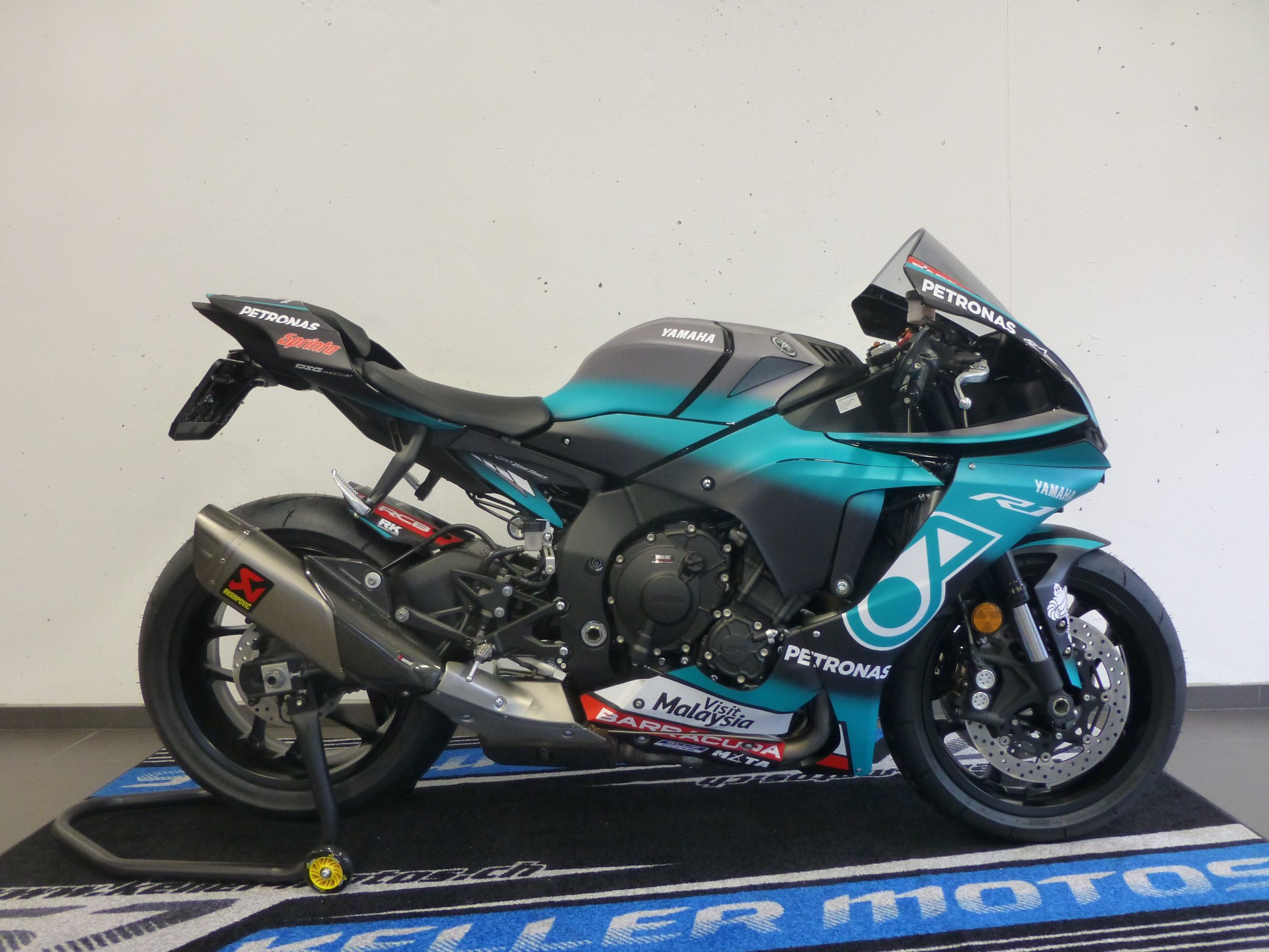 YAMAHA R1 Petronas Replica