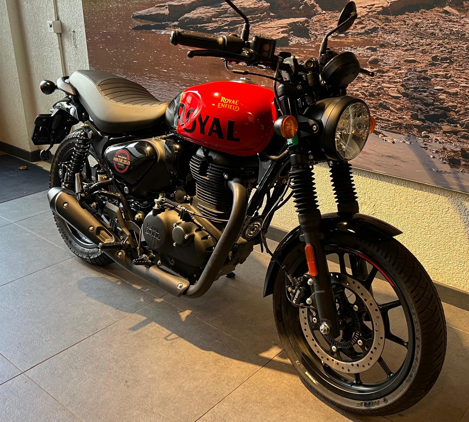 ROYAL ENFIELD Hntr 350 Rebel-showroom-element-1