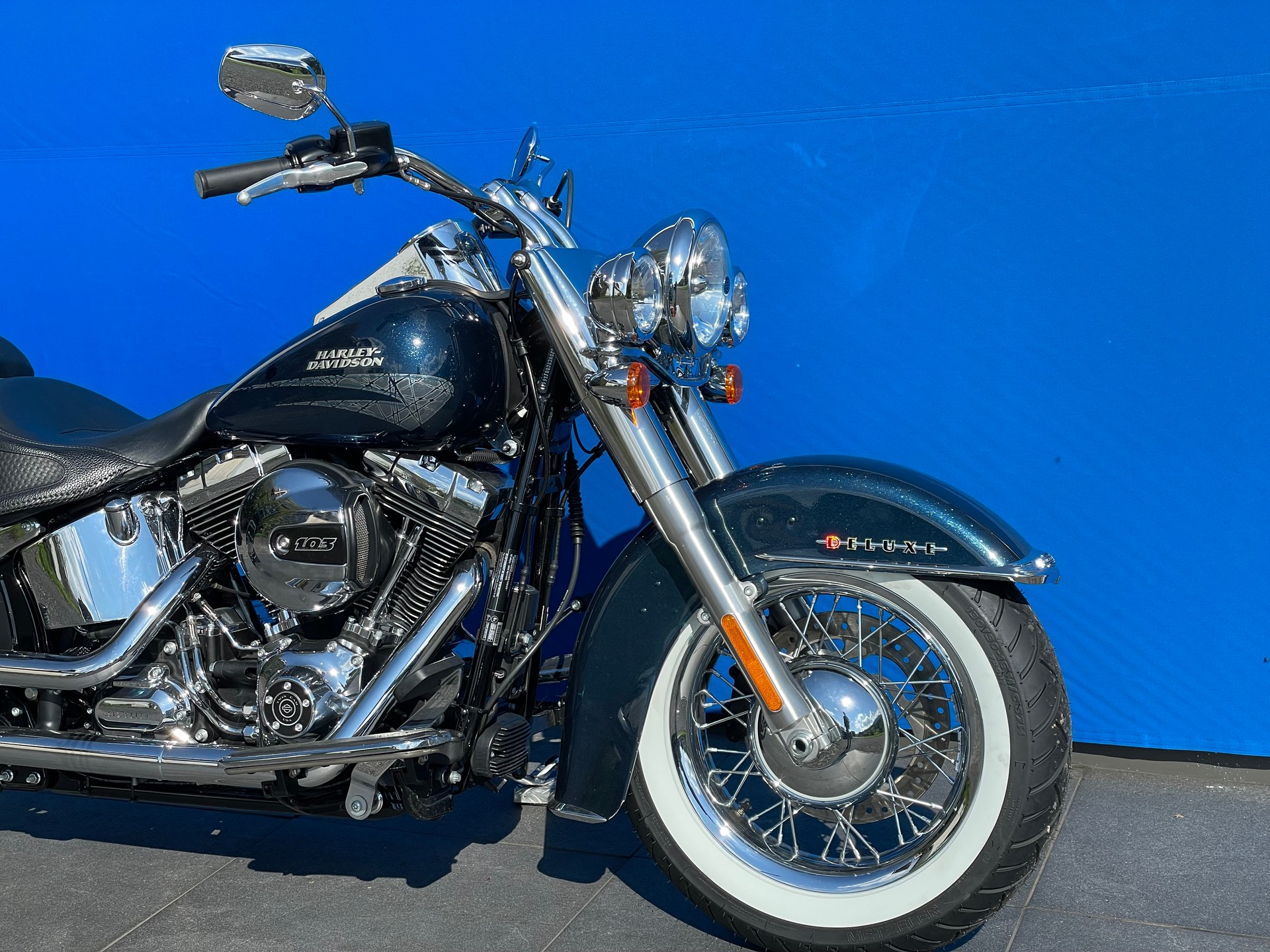 HARLEY-DAVIDSON FLSTN Softail Deluxe ABS-showroom-element-1