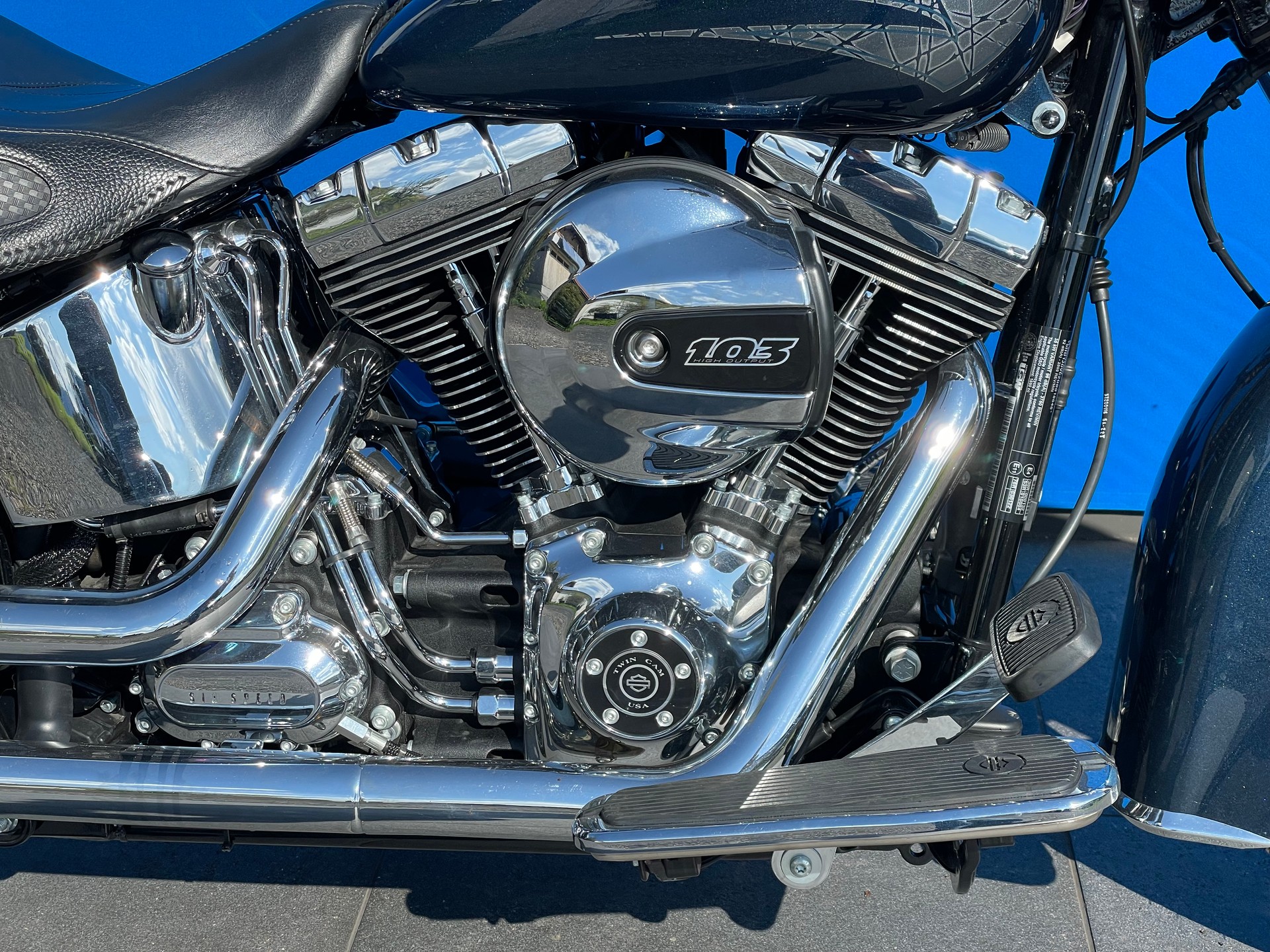 HARLEY-DAVIDSON FLSTN Softail Deluxe ABS-showroom-element-3