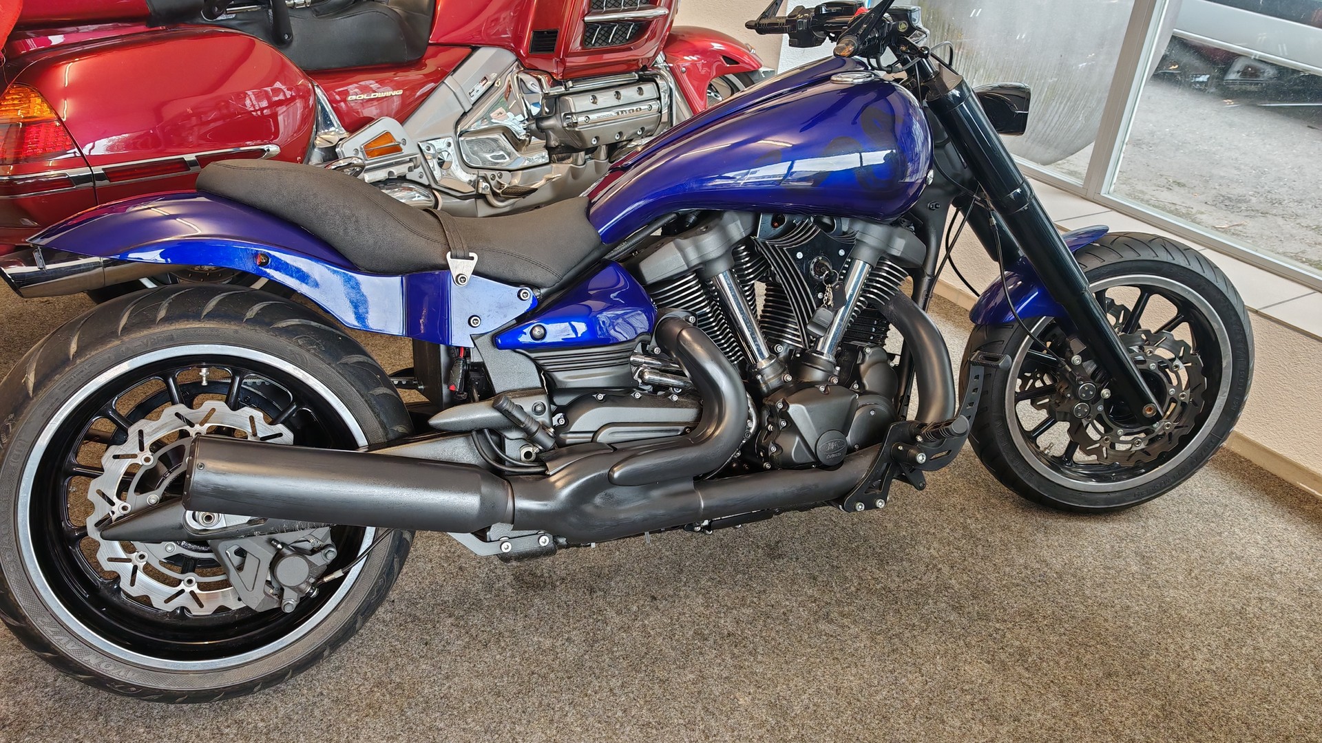 YAMAHA XV 1900 Midnight Star-image-2