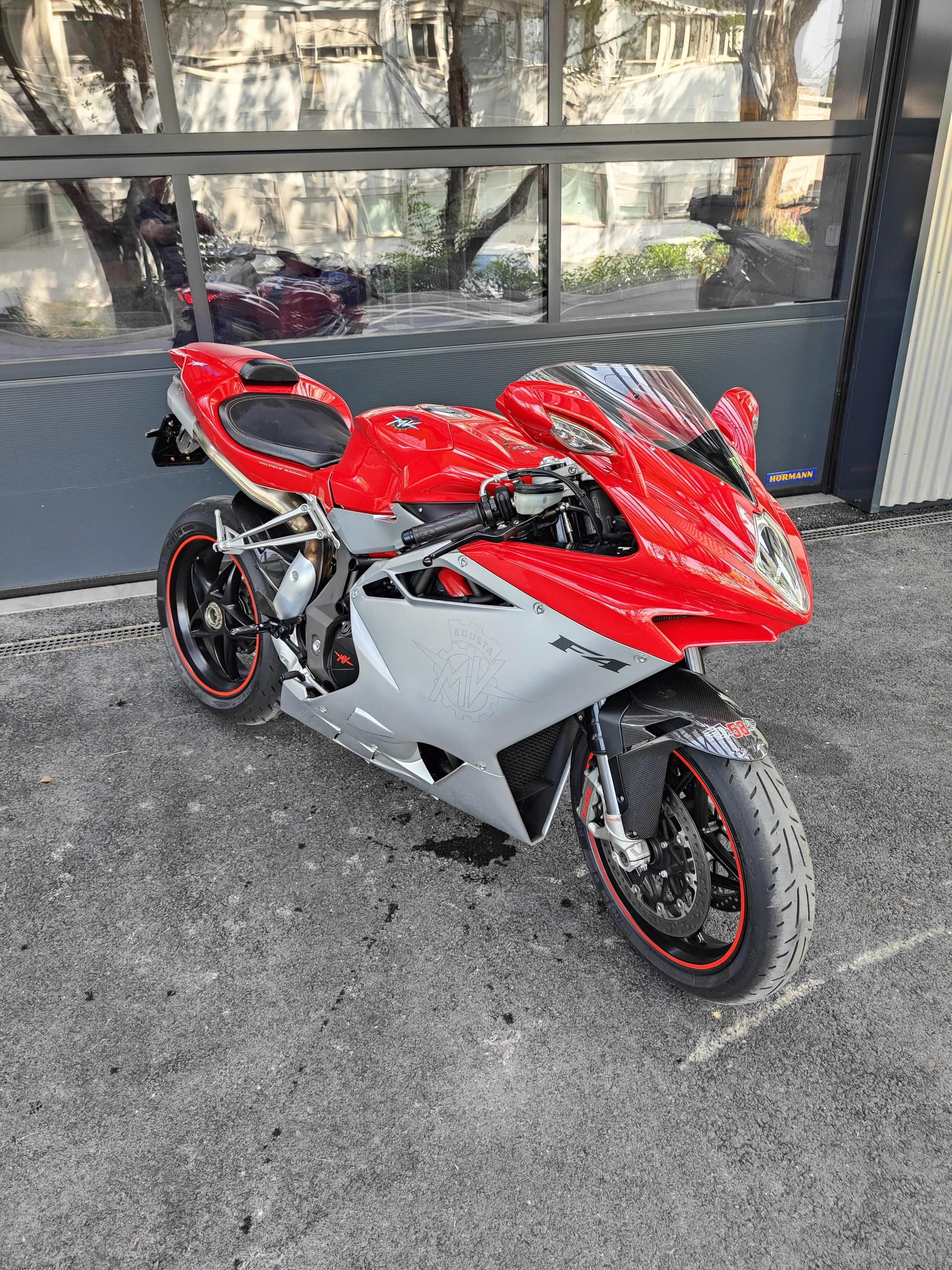 Chevron down small icon