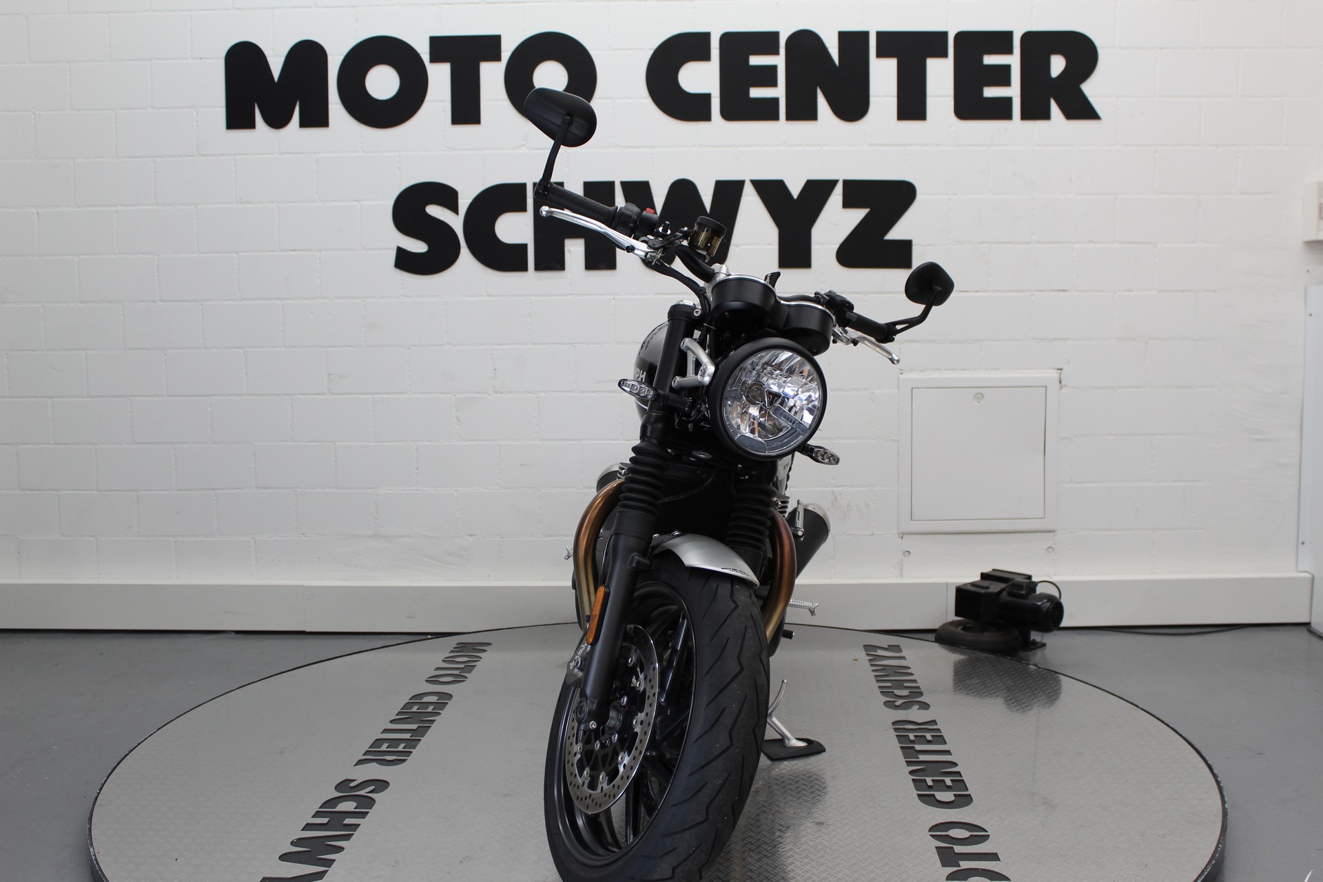TRIUMPH Speed Twin 1200-showroom-element-2