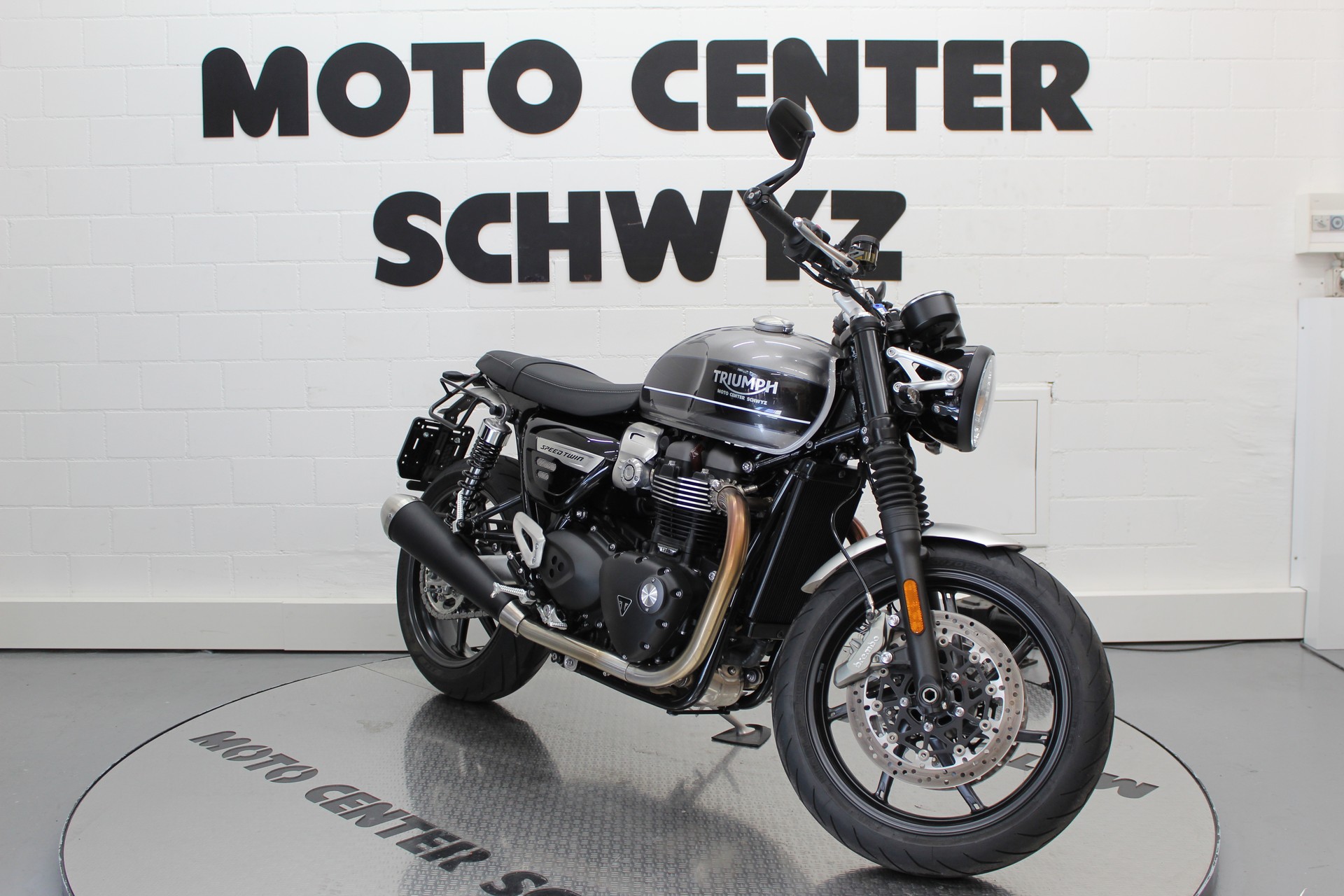 TRIUMPH Speed Twin 1200-showroom-element-1