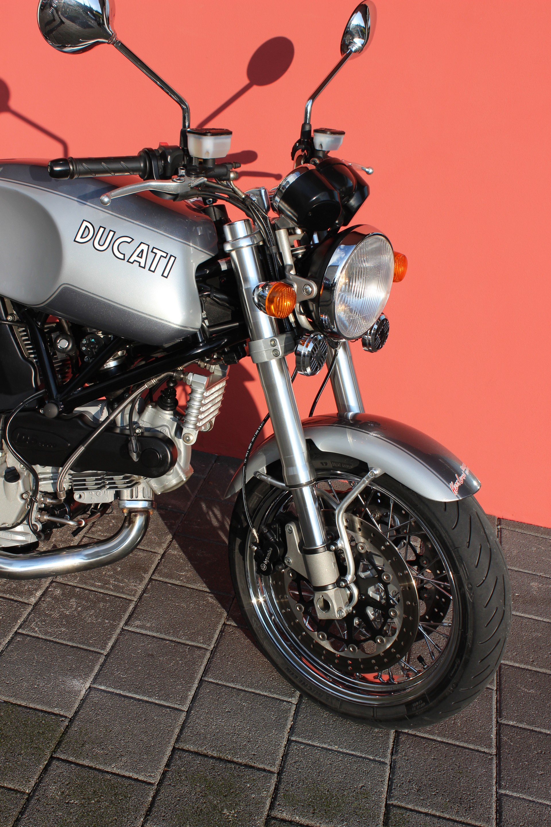 DUCATI GT 1000-showroom-element-2