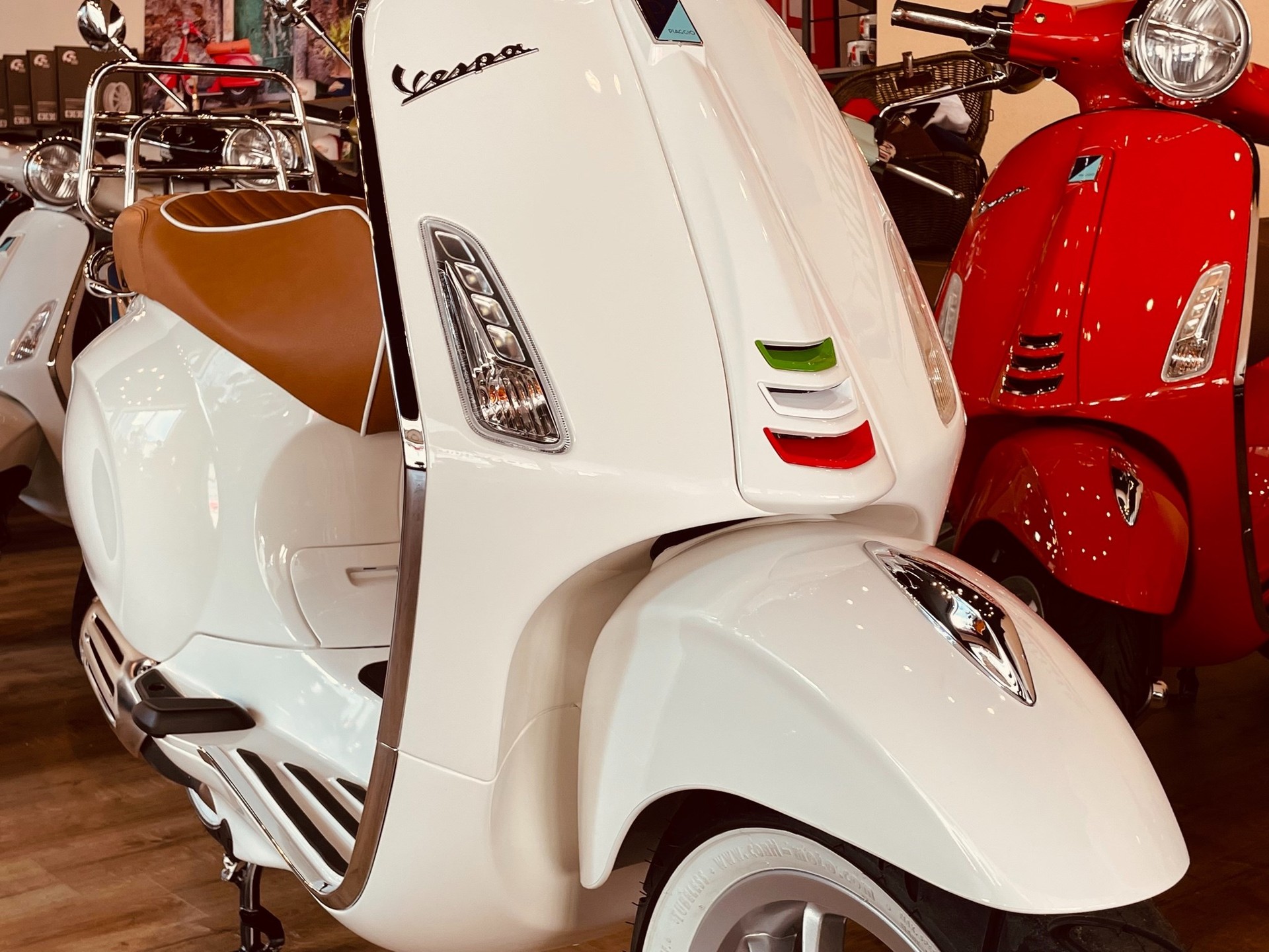 PIAGGIO Vespa 125 Primavera ABS Luxury-showroom-element-2