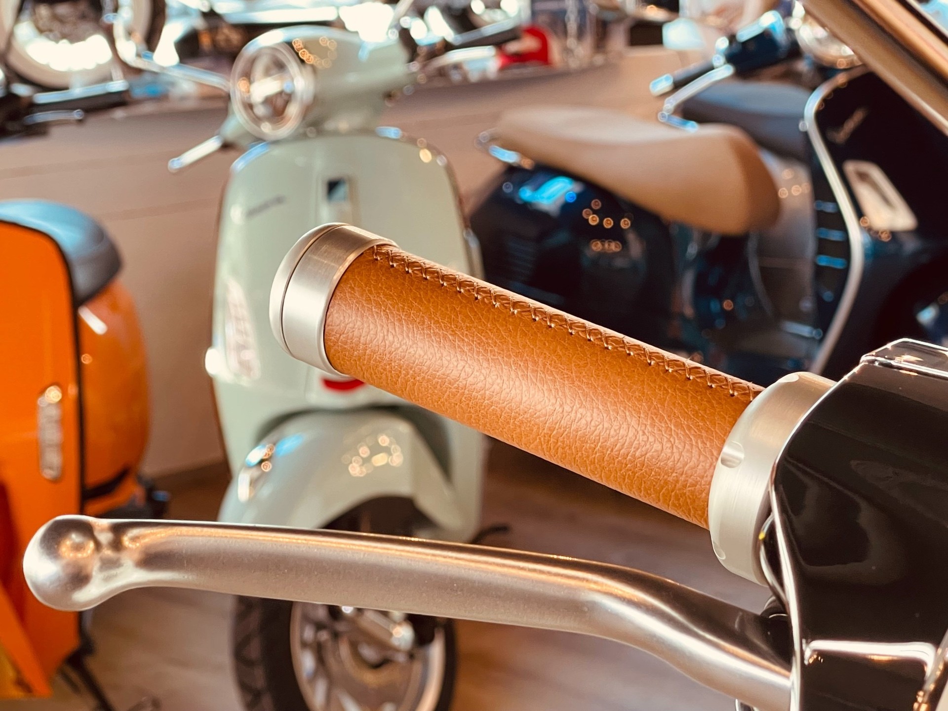 PIAGGIO Vespa 125 Primavera ABS Luxury-showroom-element-3
