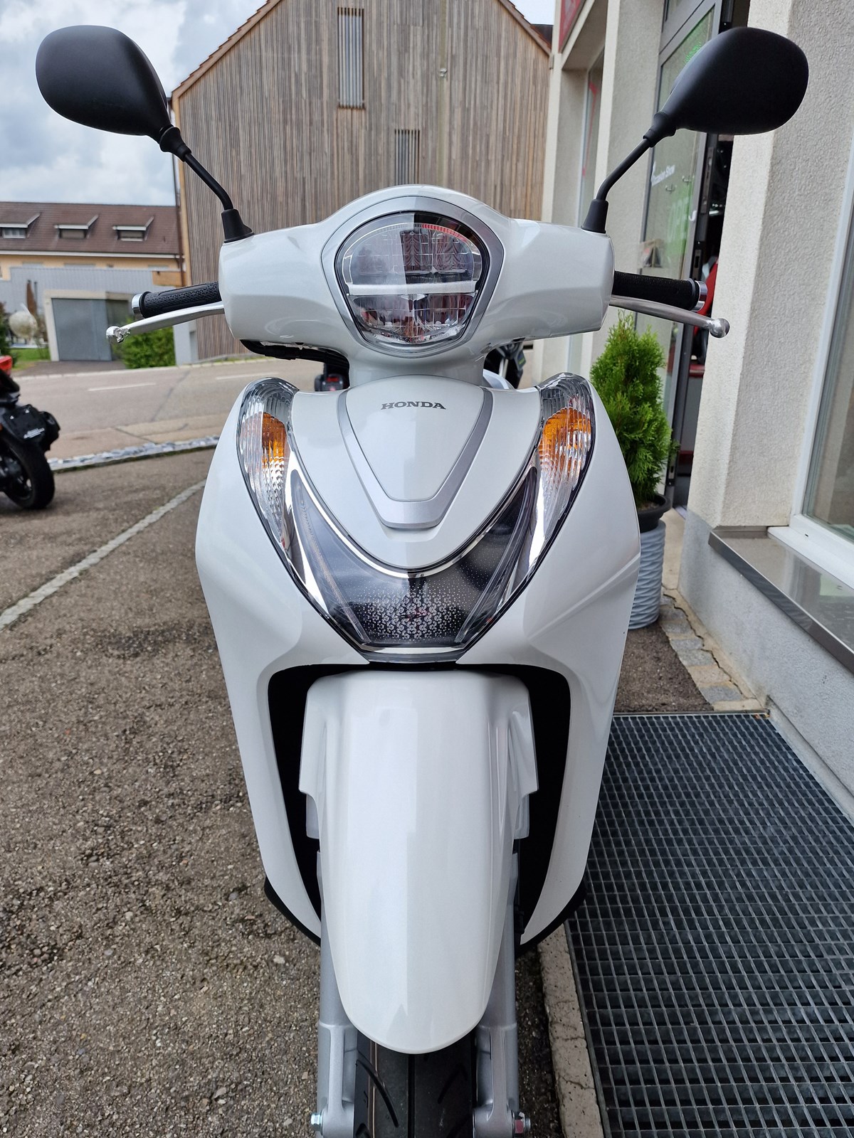 HONDA SH 125 Mode-showroom-element-1