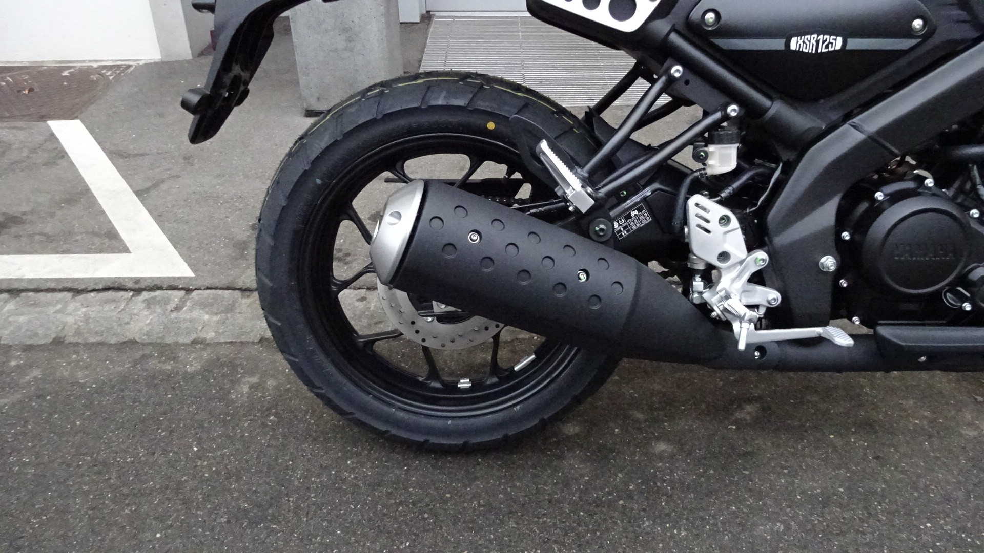 YAMAHA XSR 125-showroom-element-3