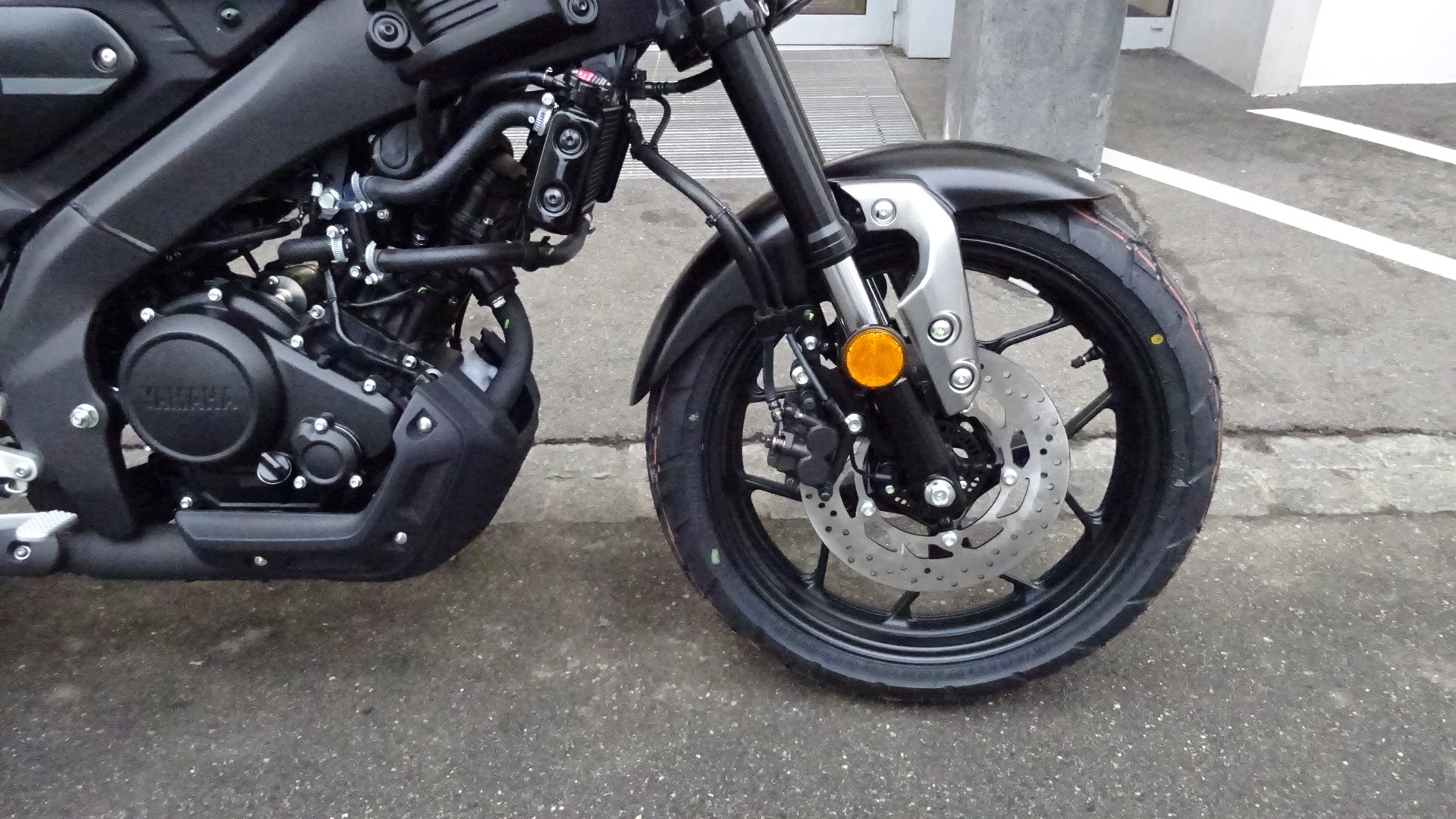 YAMAHA XSR 125-showroom-element-2