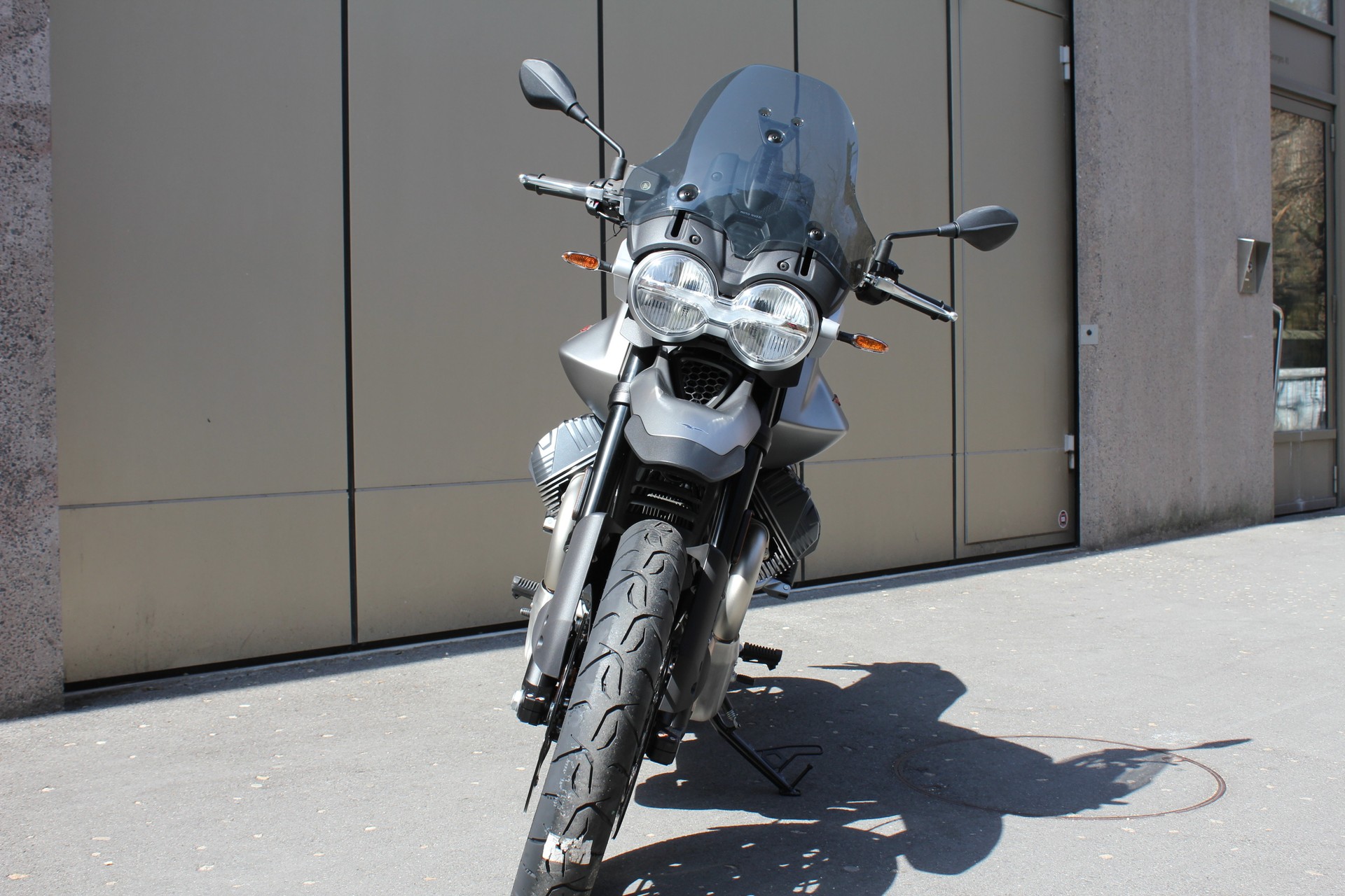 MOTO GUZZI V85 TT Strada E5+-showroom-element-3