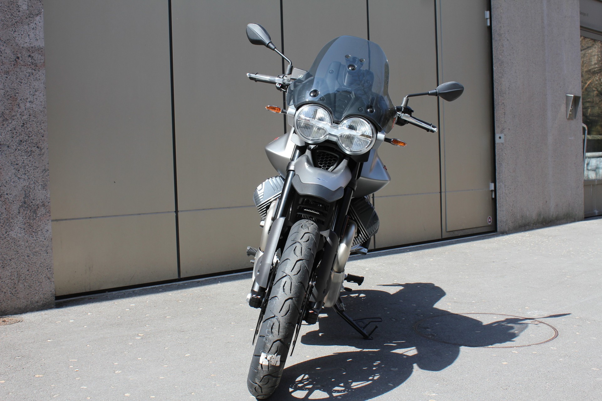 MOTO GUZZI V85 TT Strada E5+-showroom-element-2