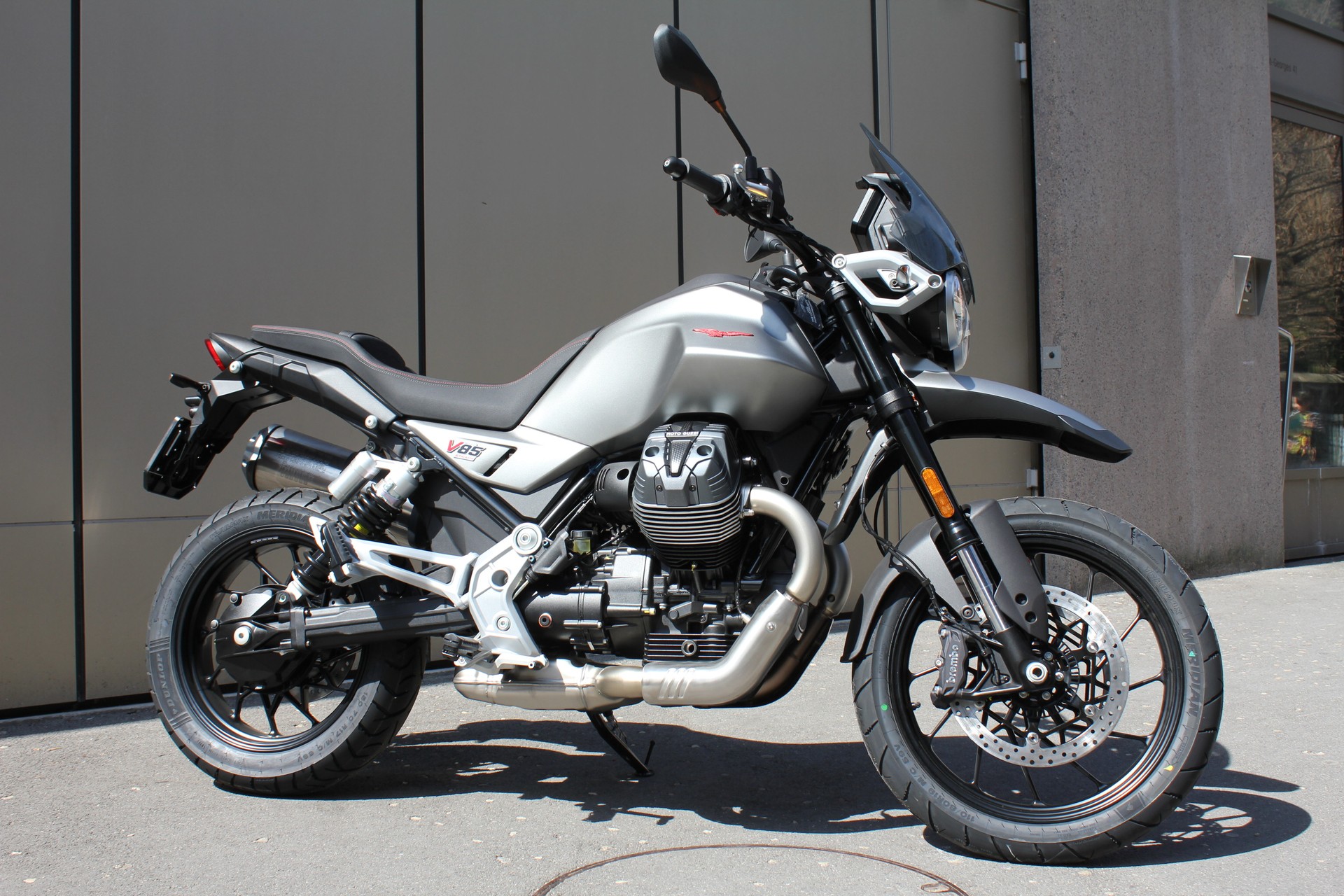 MOTO GUZZI V85 TT Strada E5+-showroom-element-1