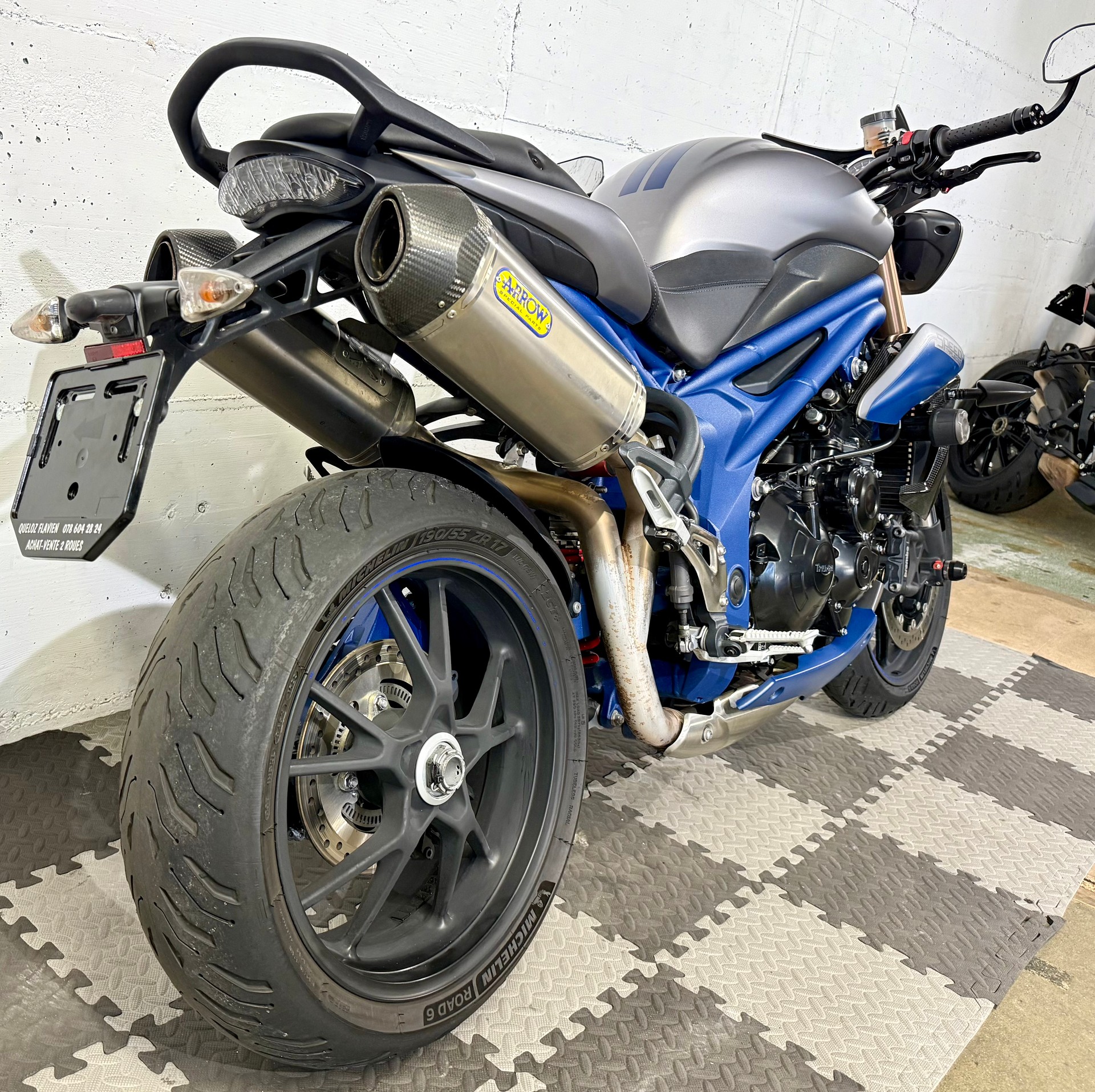 TRIUMPH Speed Triple 1050 ABS-showroom-element-3