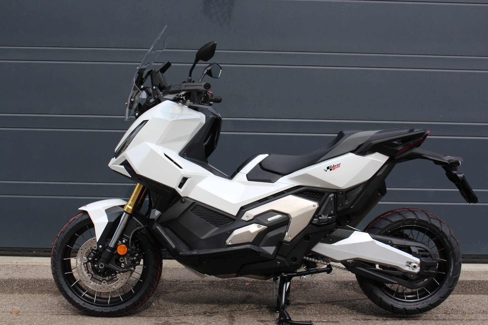 HONDA X-ADV 750-showroom-element-1