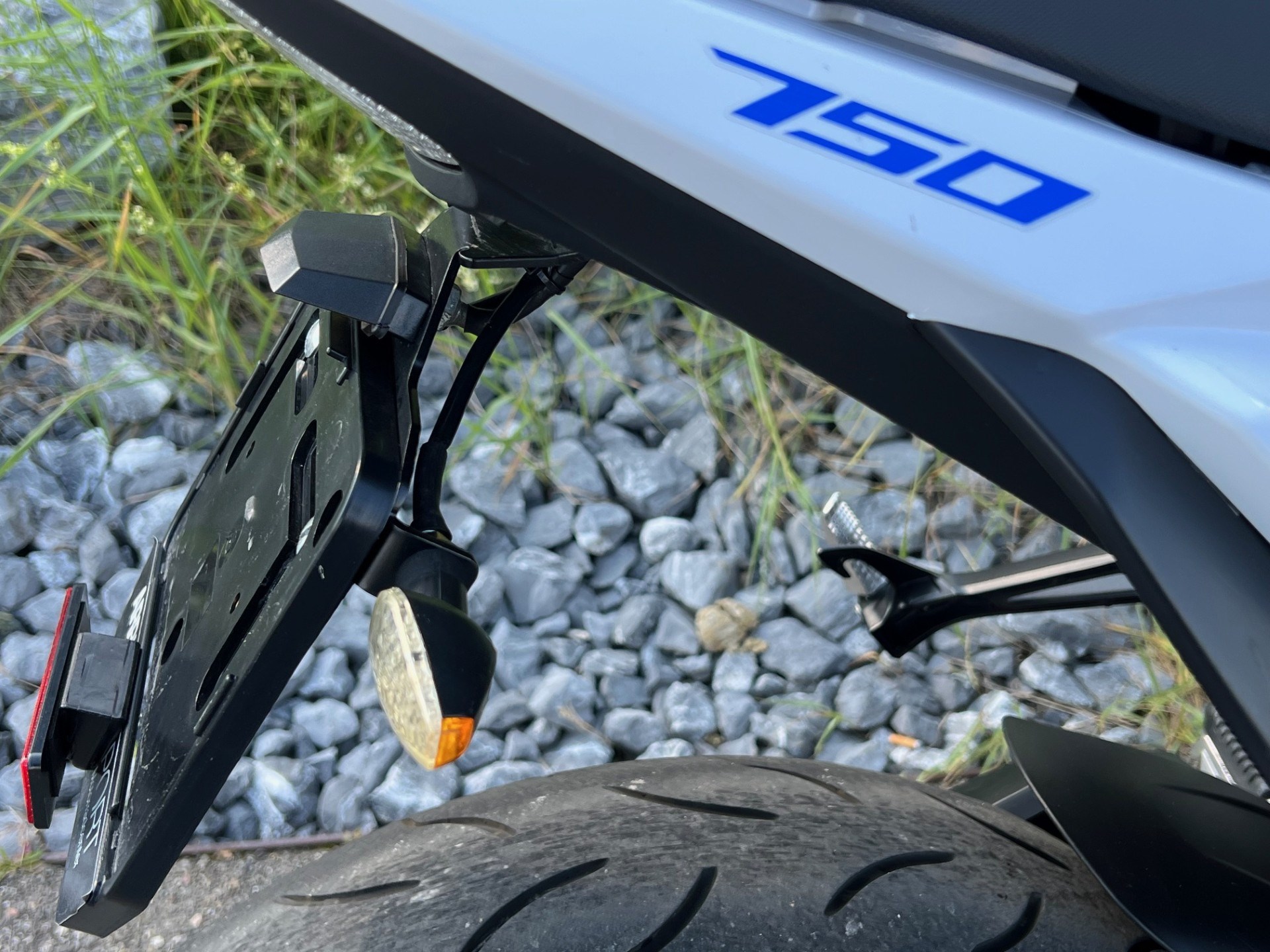 SUZUKI GSR 750 A/U-image-2