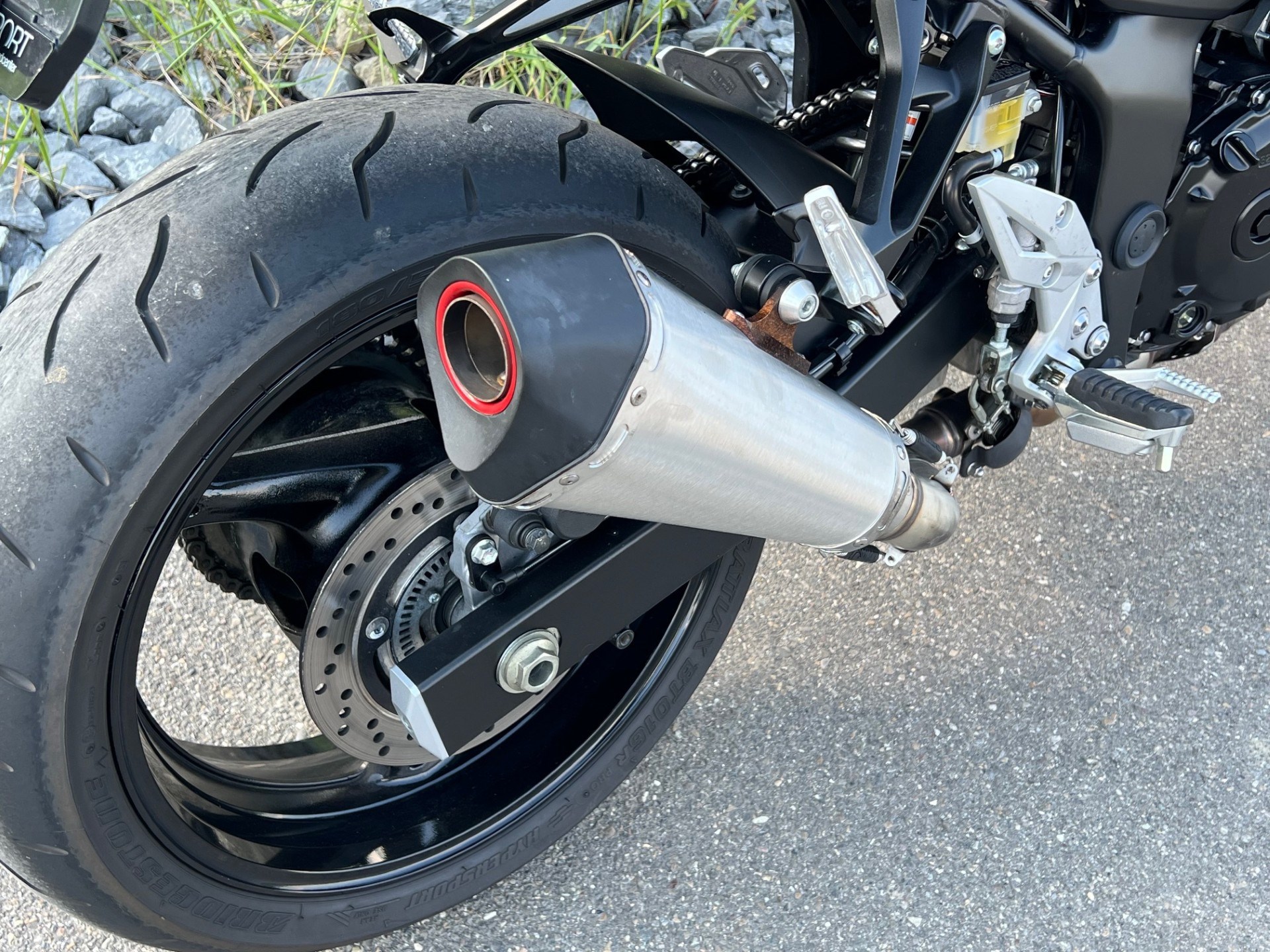 SUZUKI GSR 750 A/U-image-4