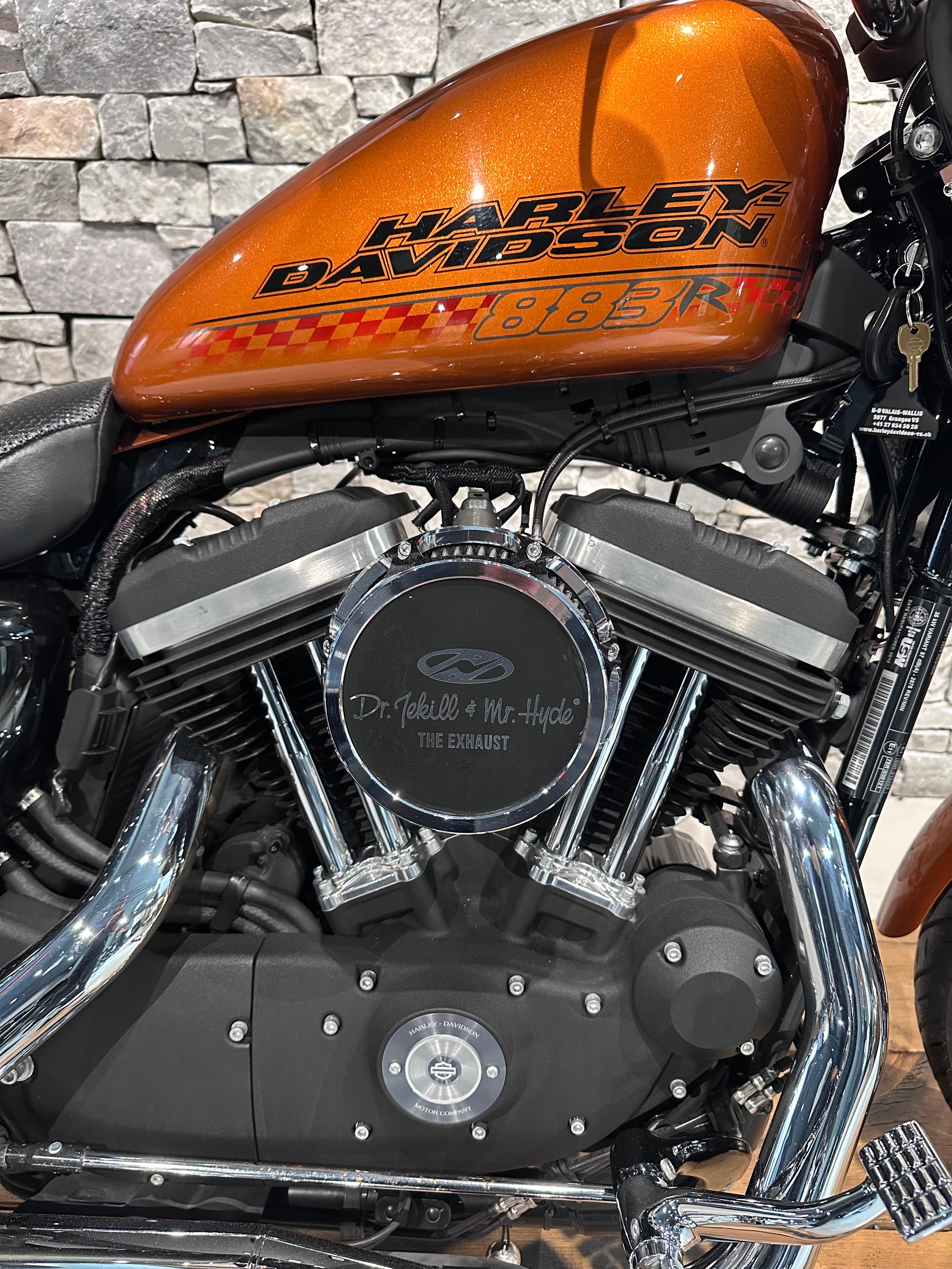 HARLEY-DAVIDSON XL883R-showroom-element-3