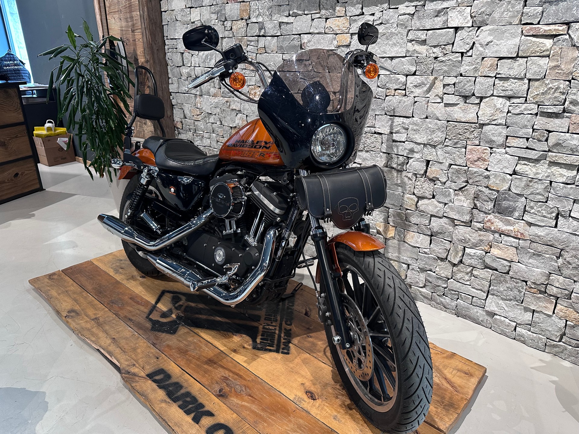 HARLEY-DAVIDSON XL883R-showroom-element-1