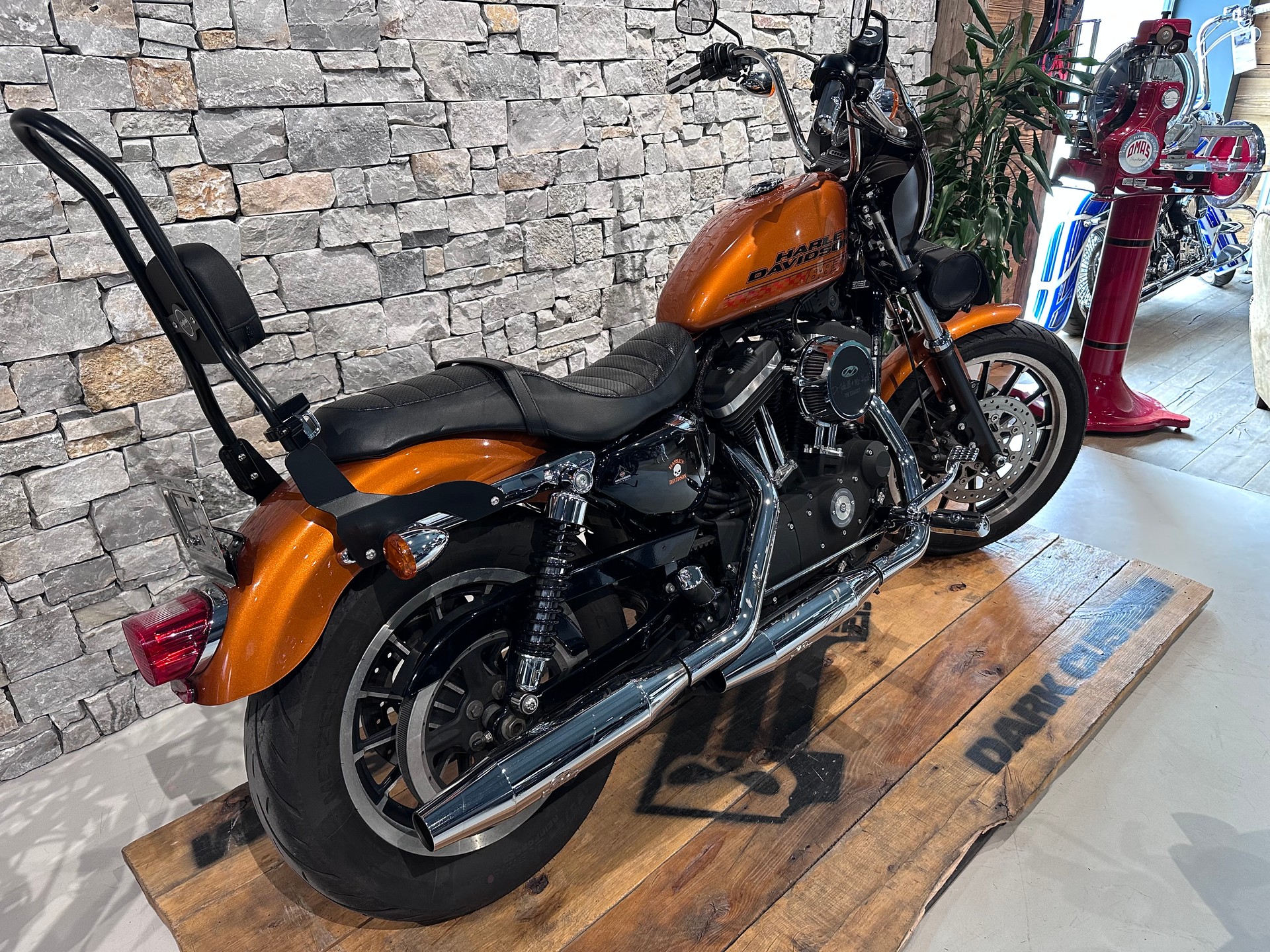 HARLEY-DAVIDSON XL883R-showroom-element-2