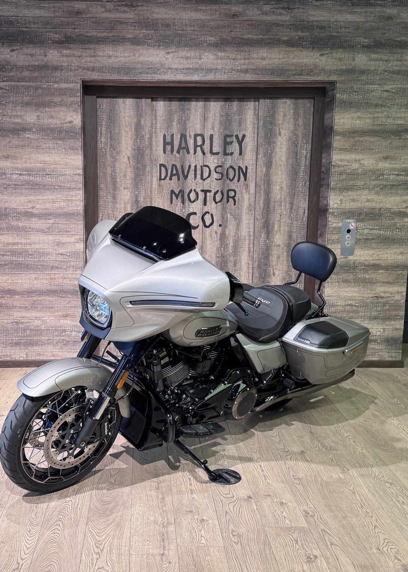 HARLEY-DAVIDSON FLHXSE Street Glide CVO 121-showroom-element-2