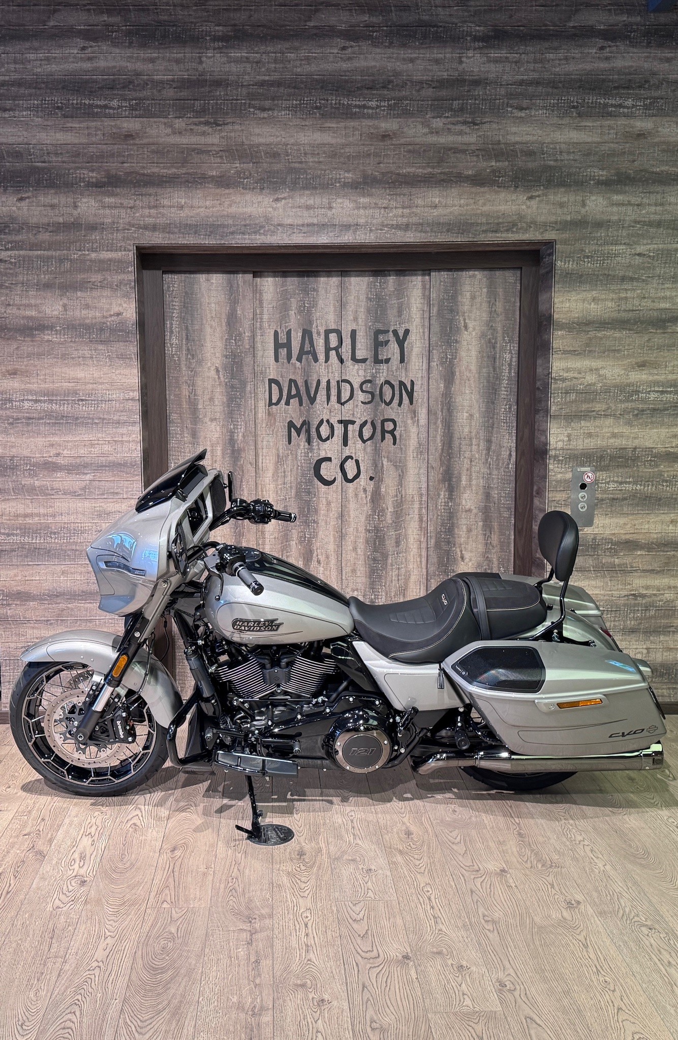 HARLEY-DAVIDSON FLHXSE Street Glide CVO 121-showroom-element-3