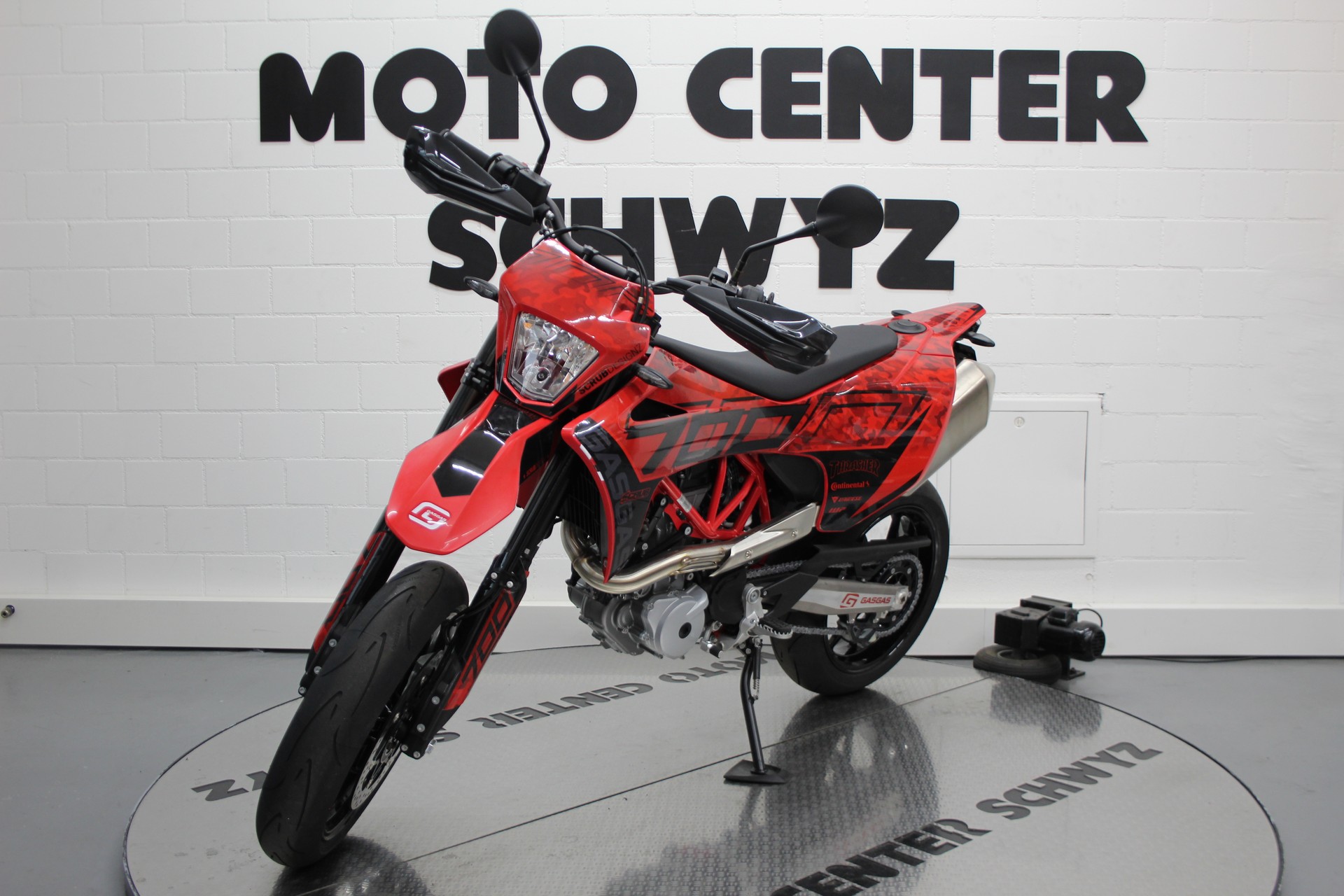 GASGAS SM 700-showroom-element-3