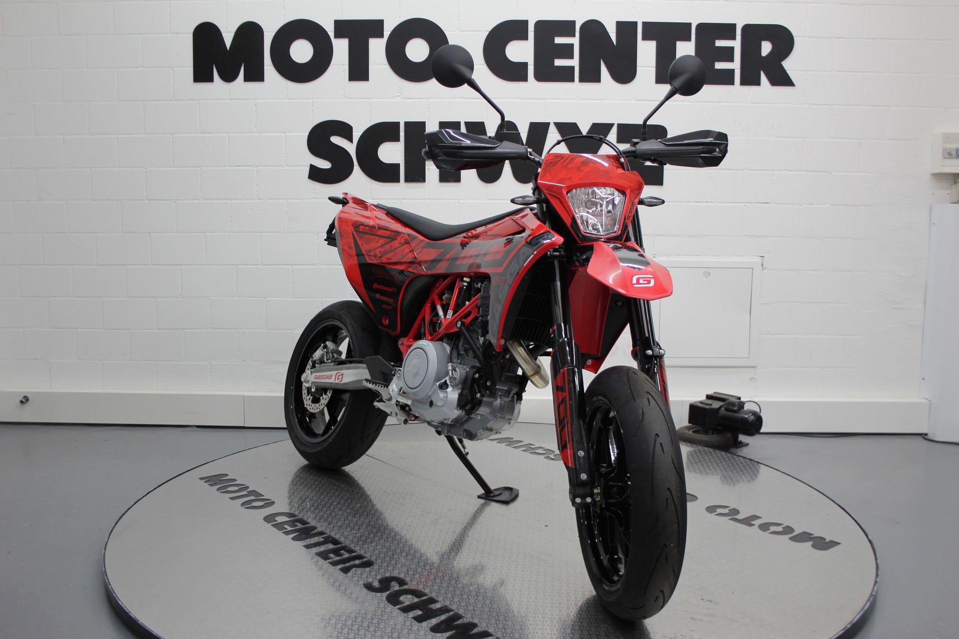 GASGAS SM 700-showroom-element-1